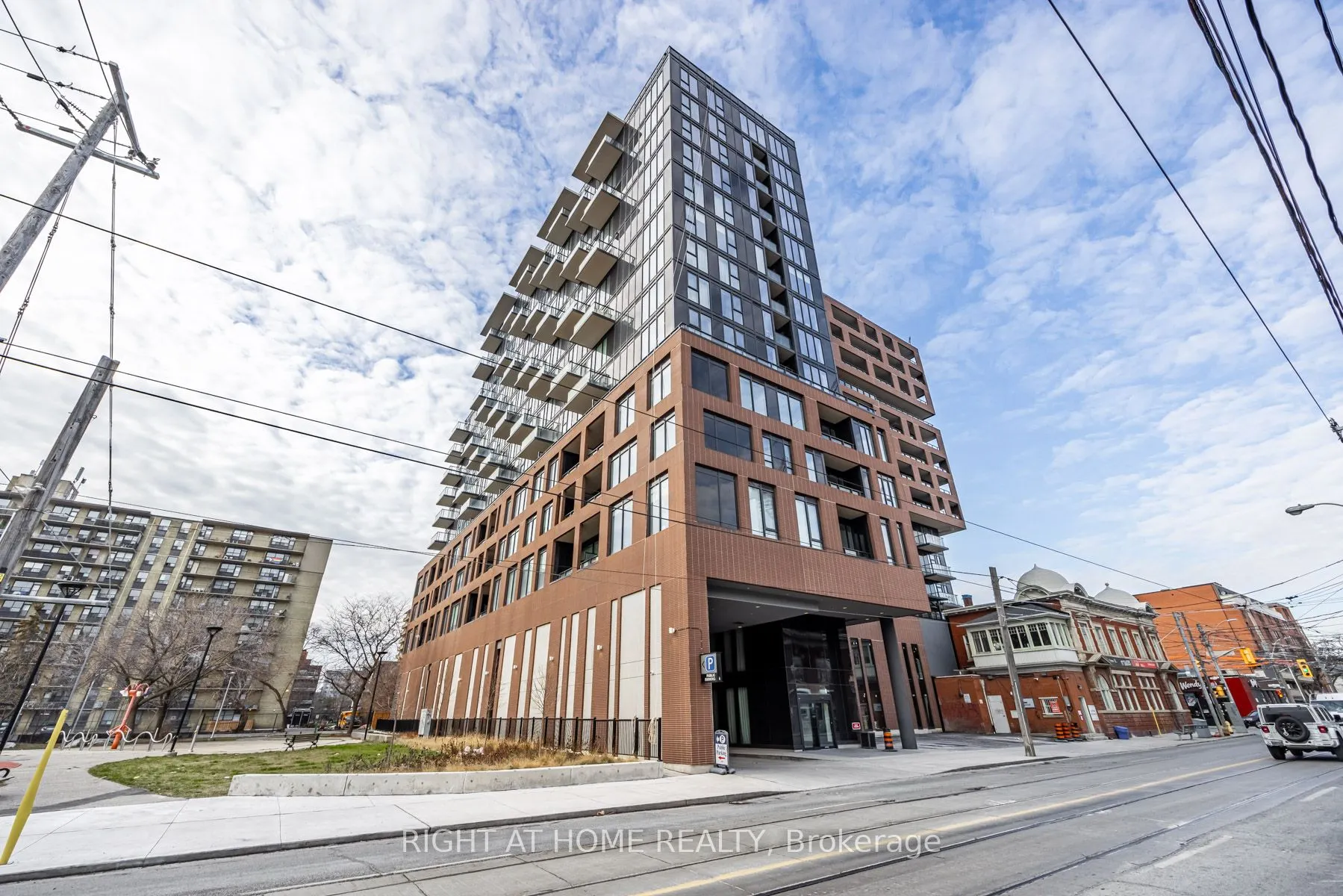 270 Dufferin Street #815