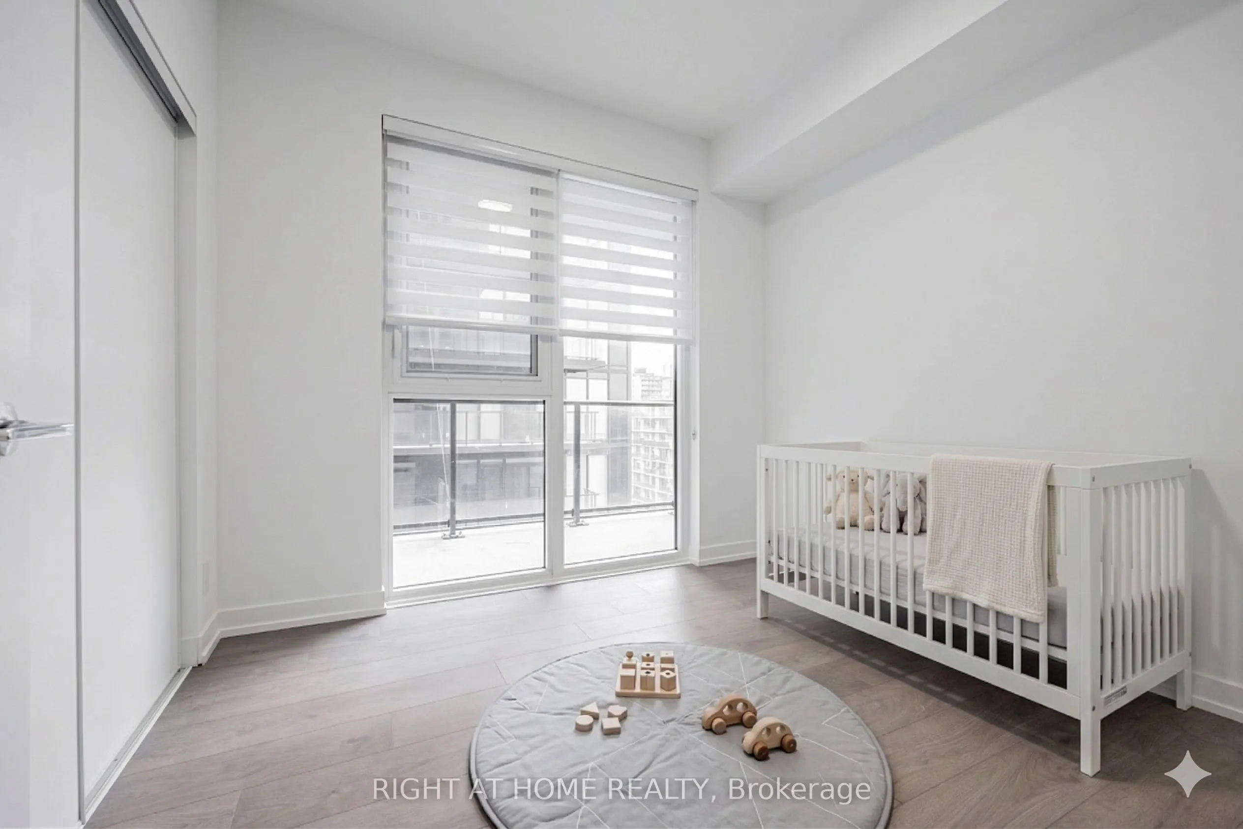 270 Dufferin Street #815