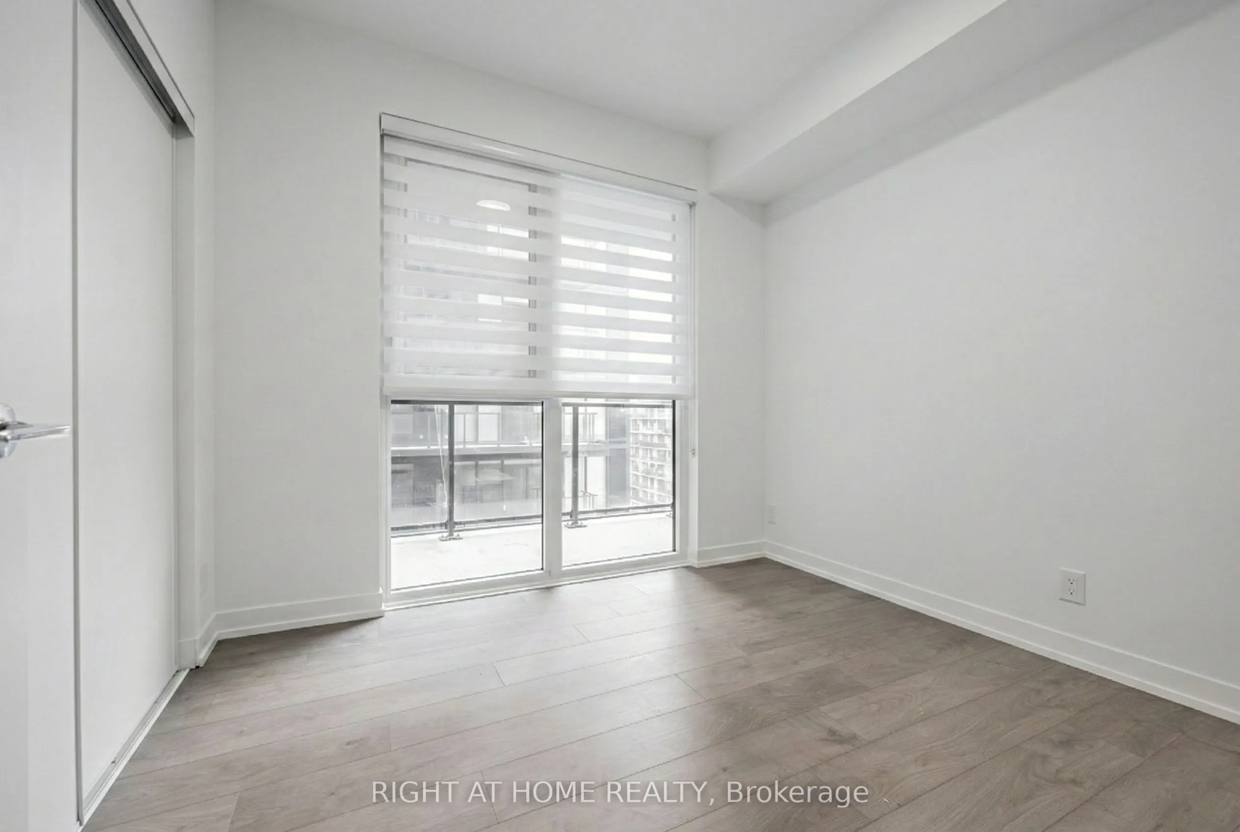 270 Dufferin Street #815
