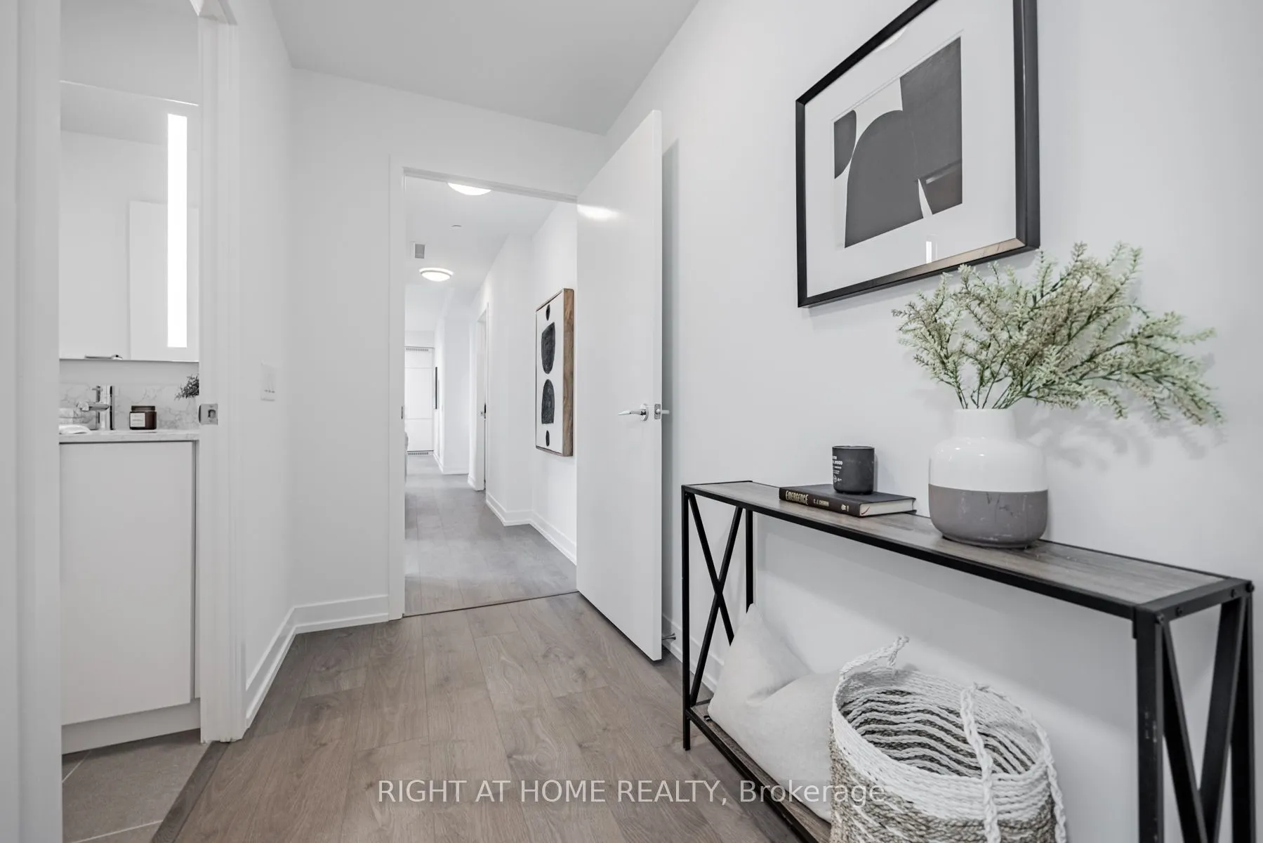 270 Dufferin Street #815
