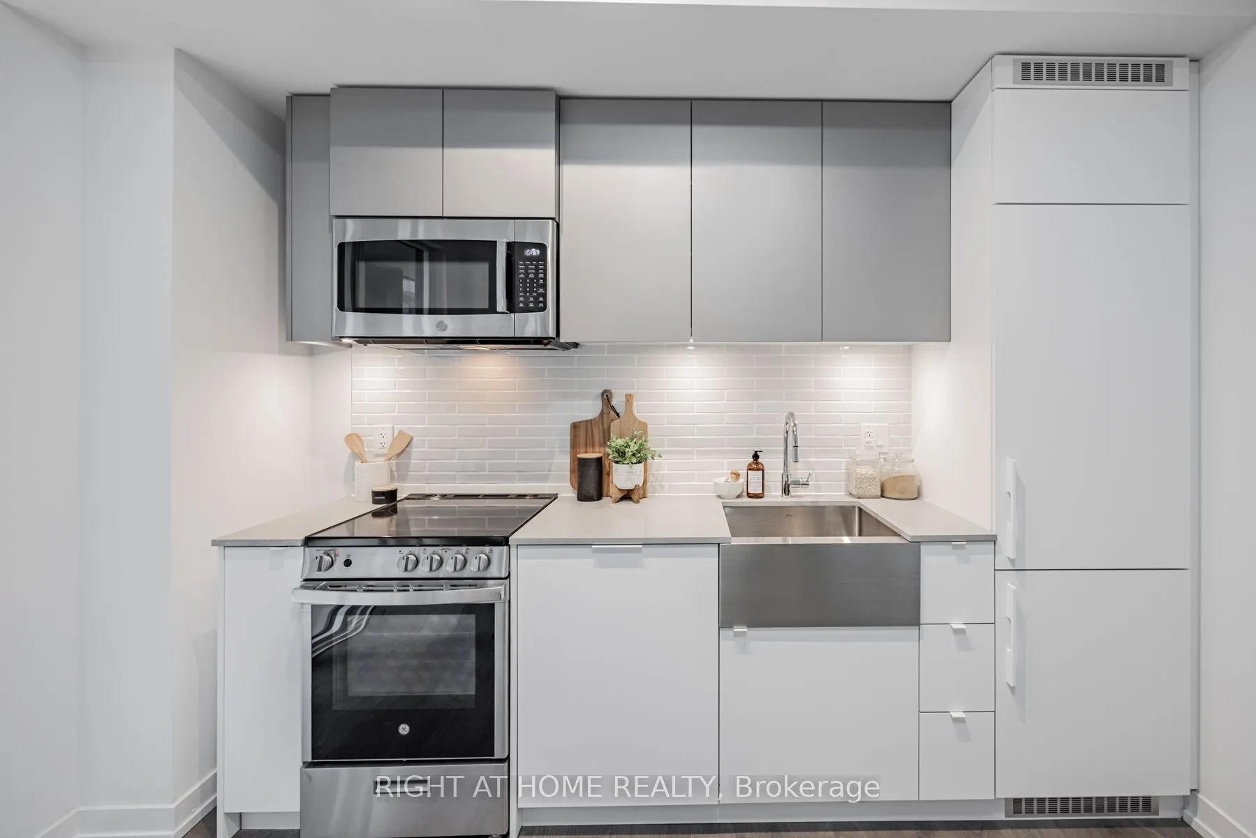 270 Dufferin Street #815