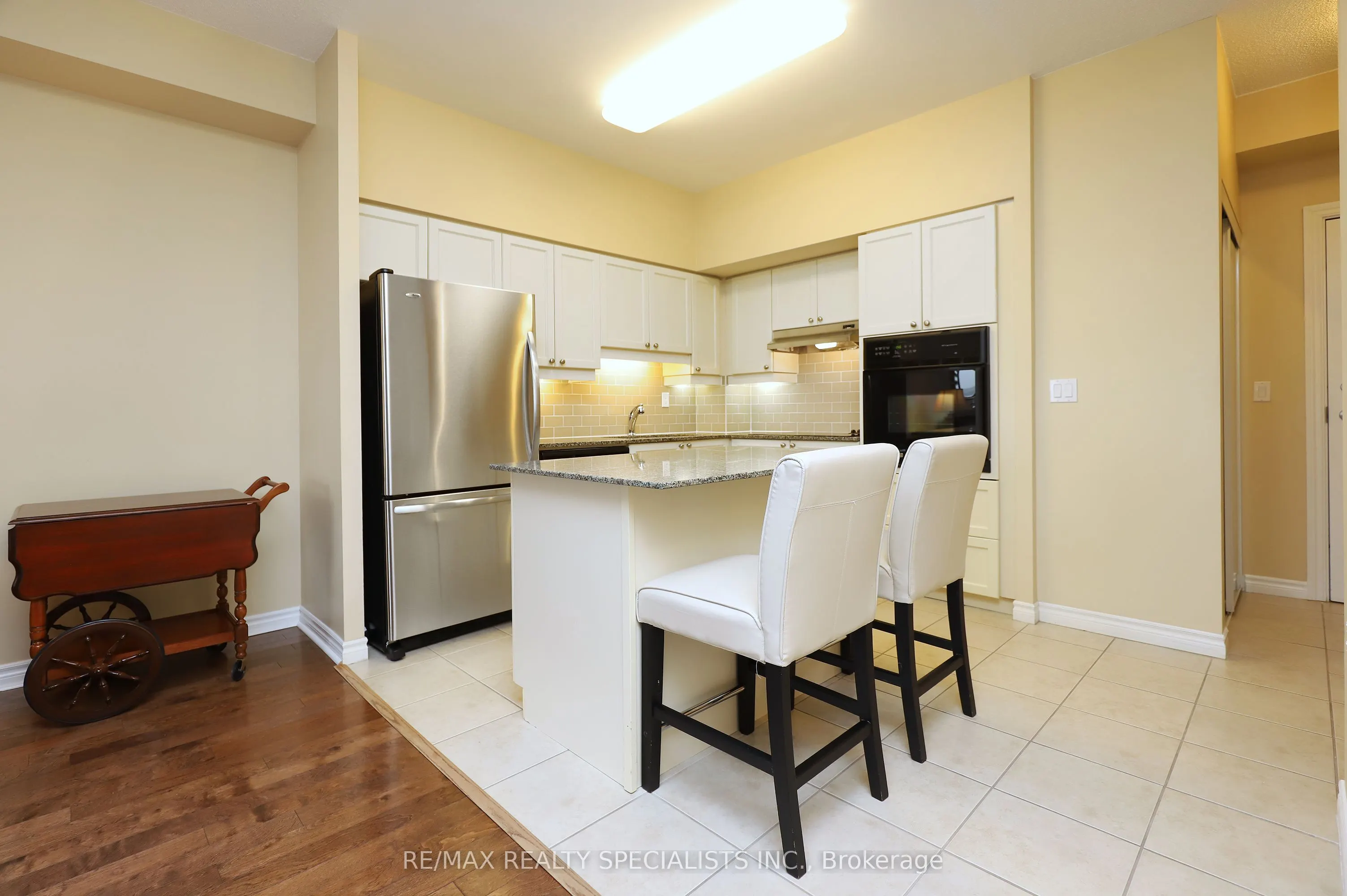 810 Scollard Court #809