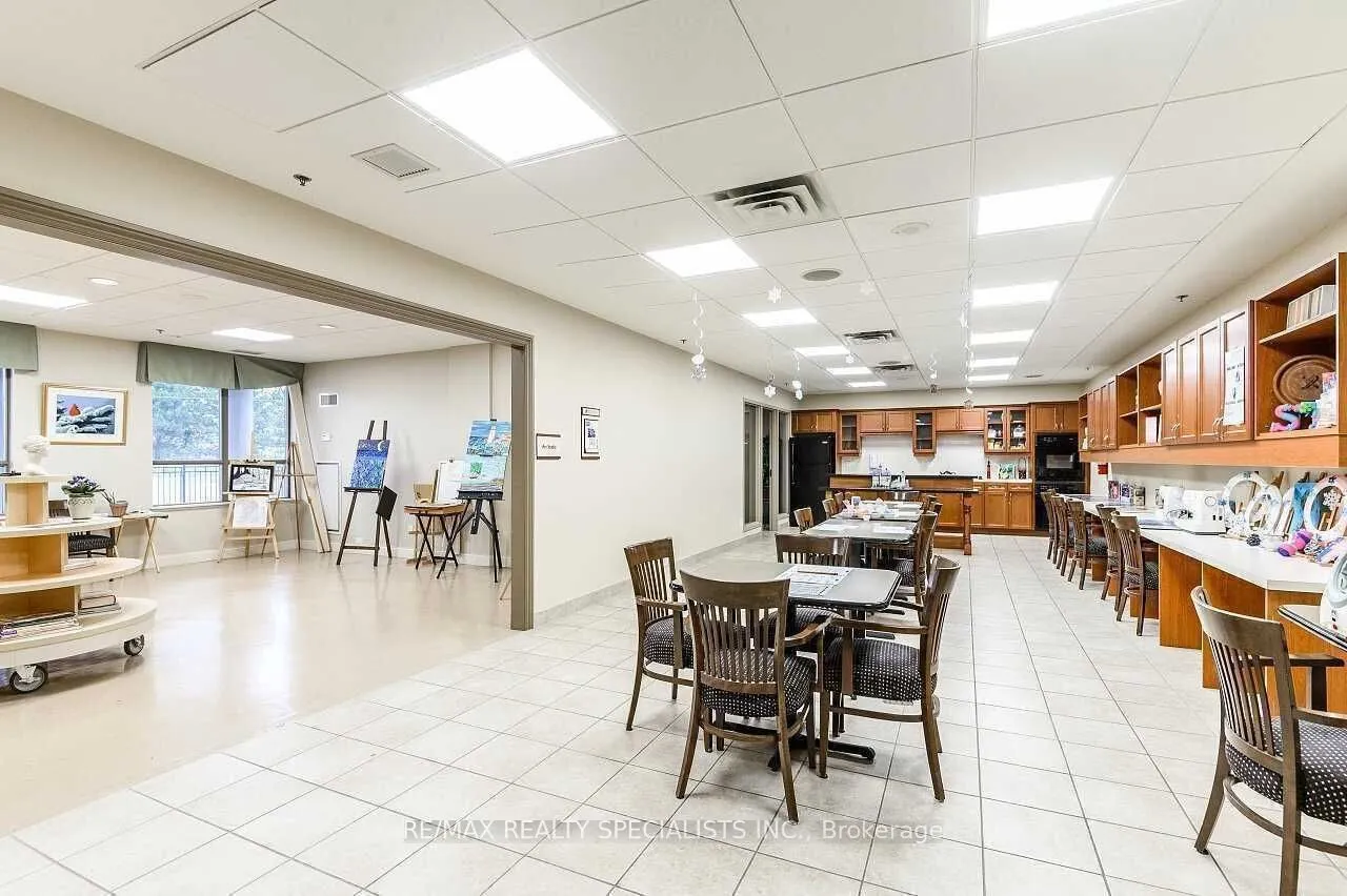 810 Scollard Court #809
