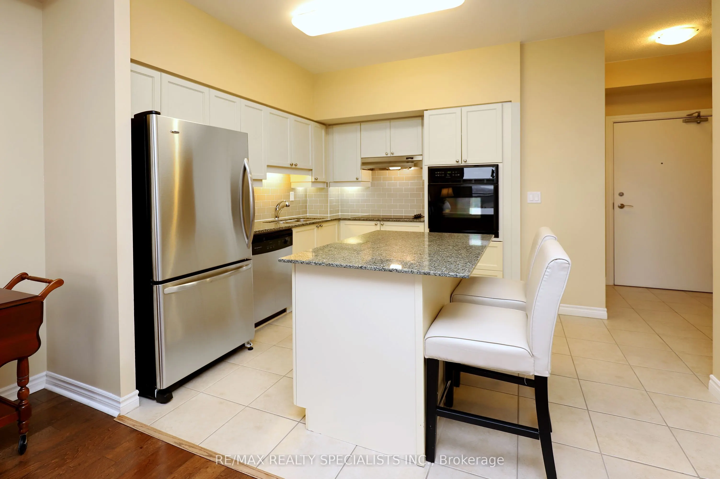810 Scollard Court #809