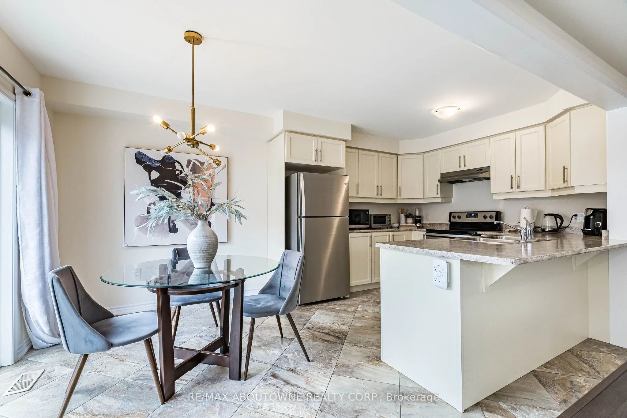 1239 Mulroney Heights