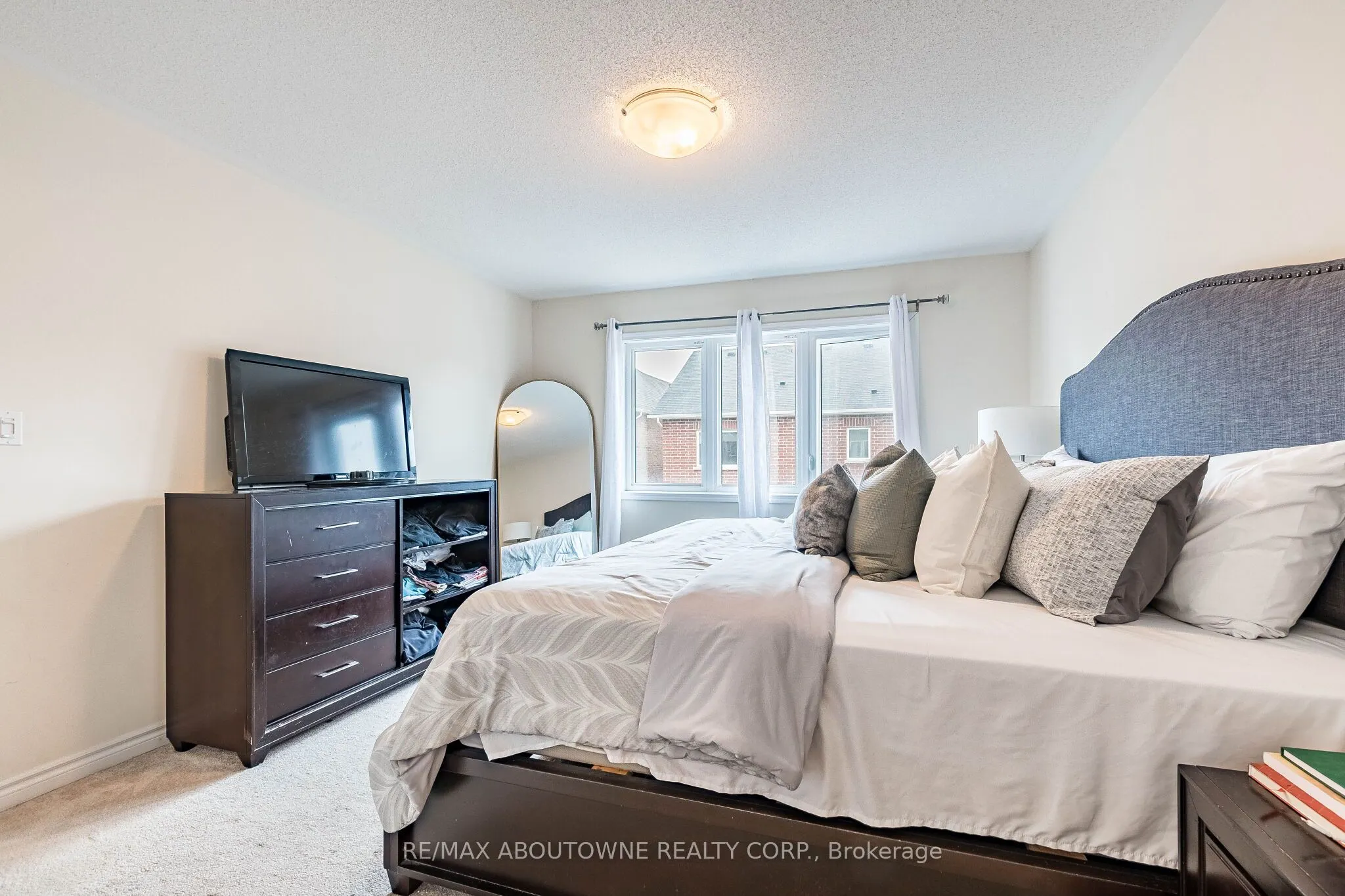1239 Mulroney Heights