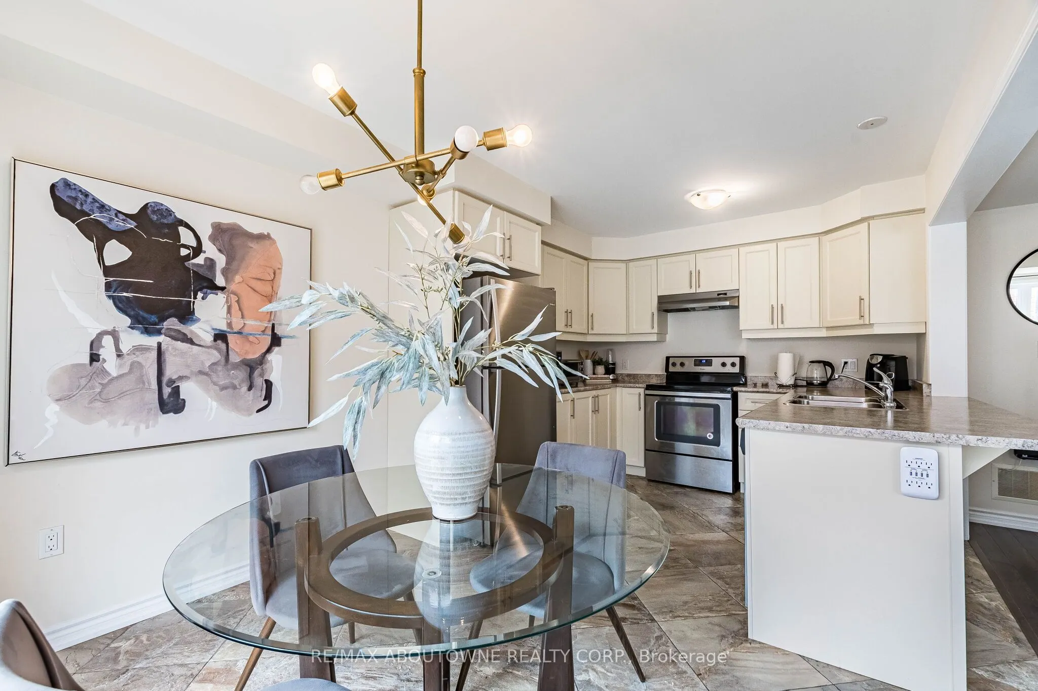 1239 Mulroney Heights