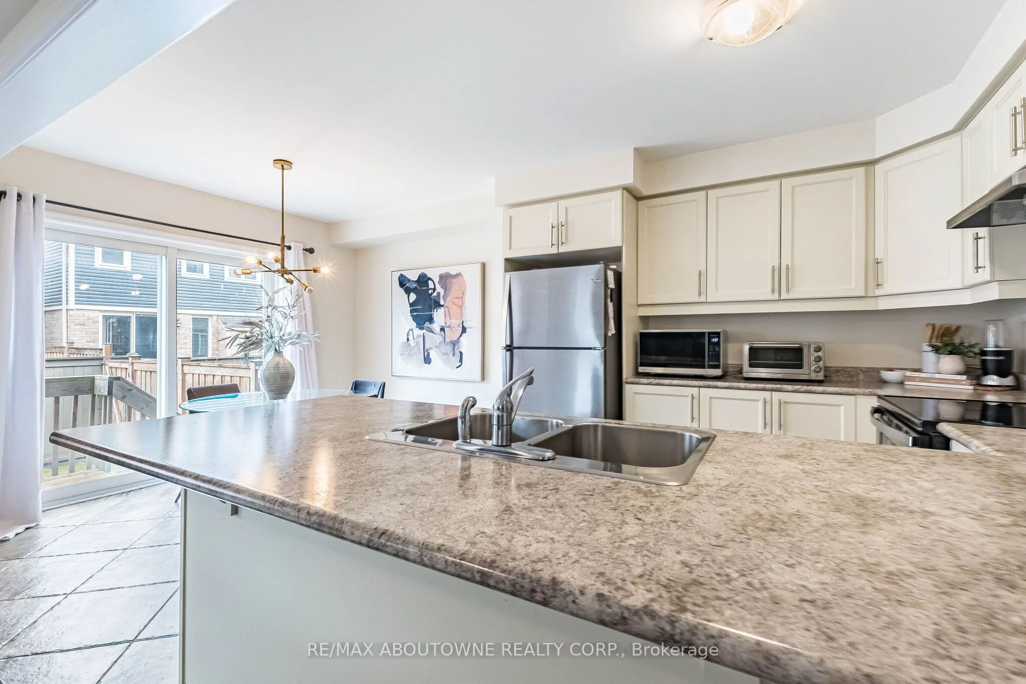 1239 Mulroney Heights