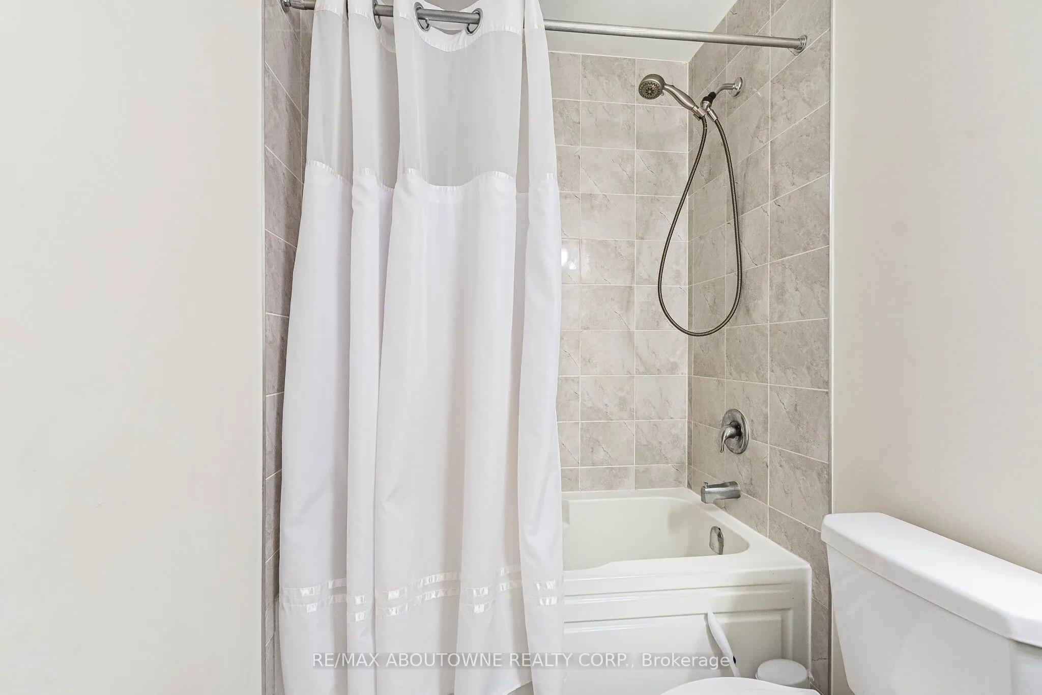1239 Mulroney Heights