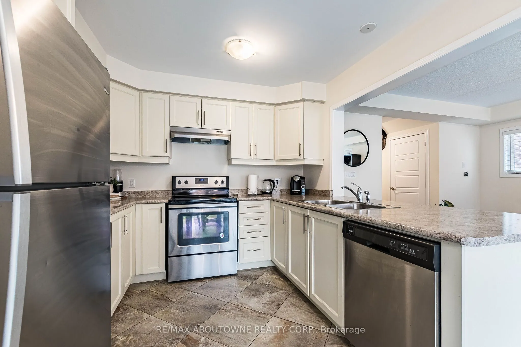 1239 Mulroney Heights