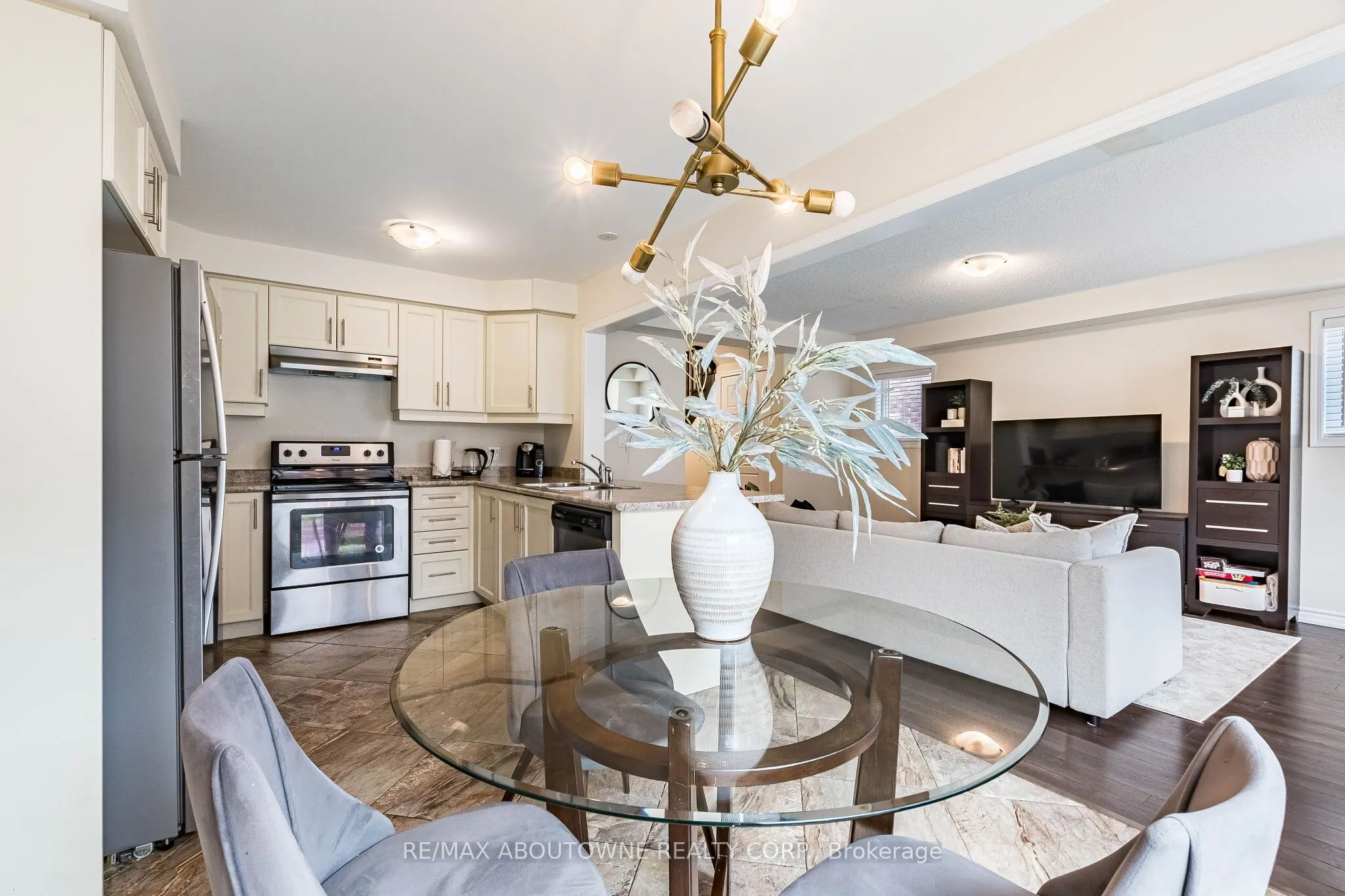 1239 Mulroney Heights