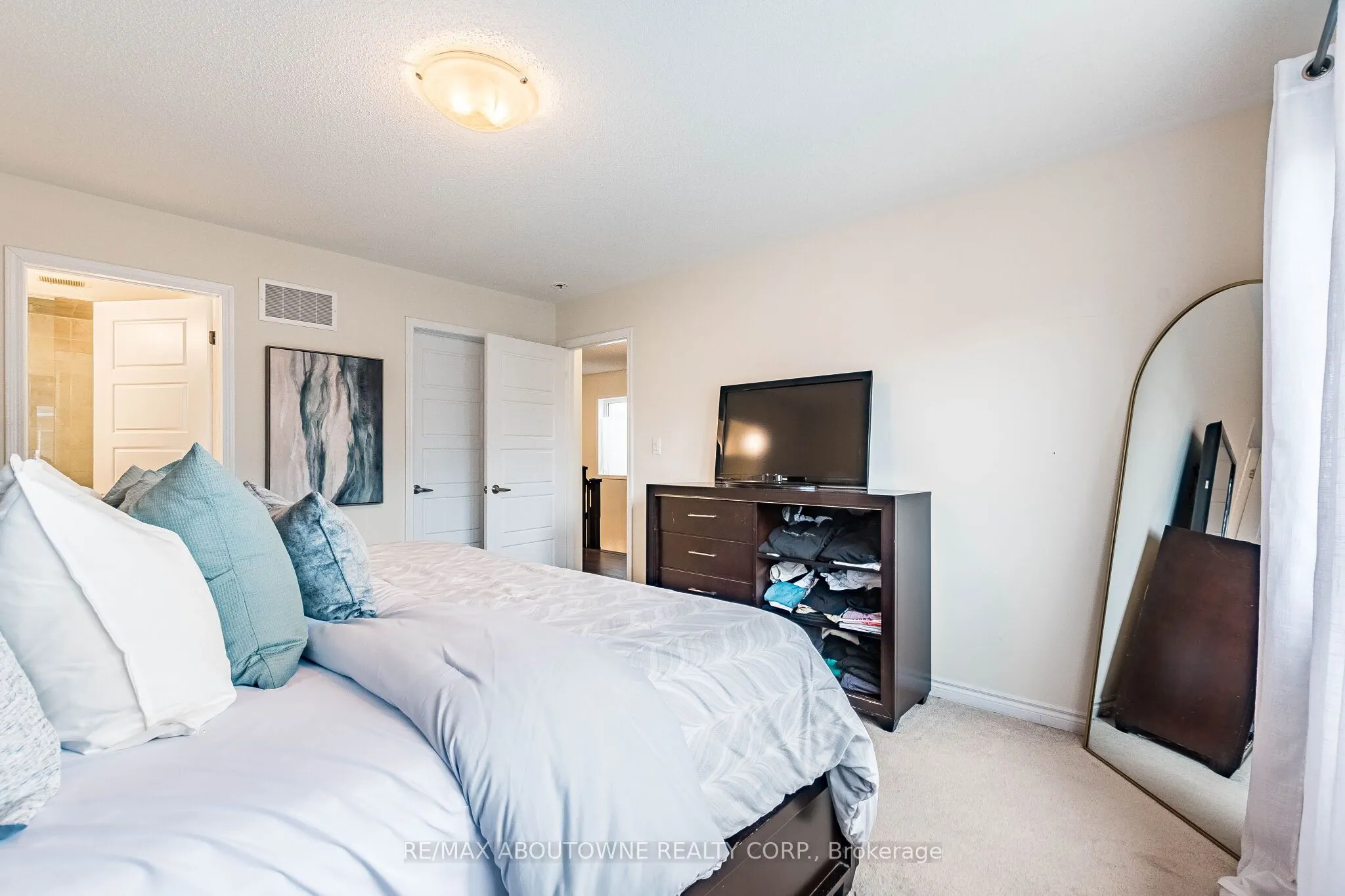 1239 Mulroney Heights