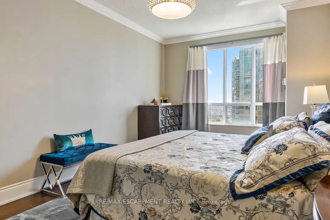 35 Kingsbridge Garden Circle #2706