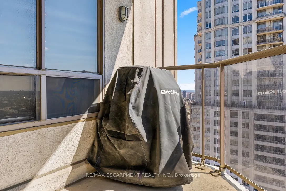 35 Kingsbridge Garden Circle #2706
