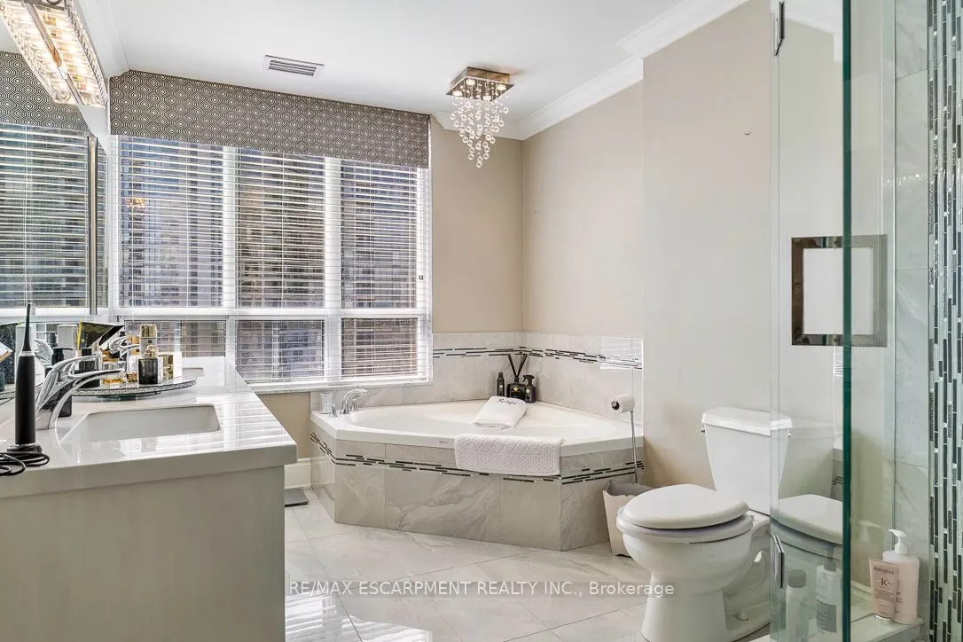 35 Kingsbridge Garden Circle #2706