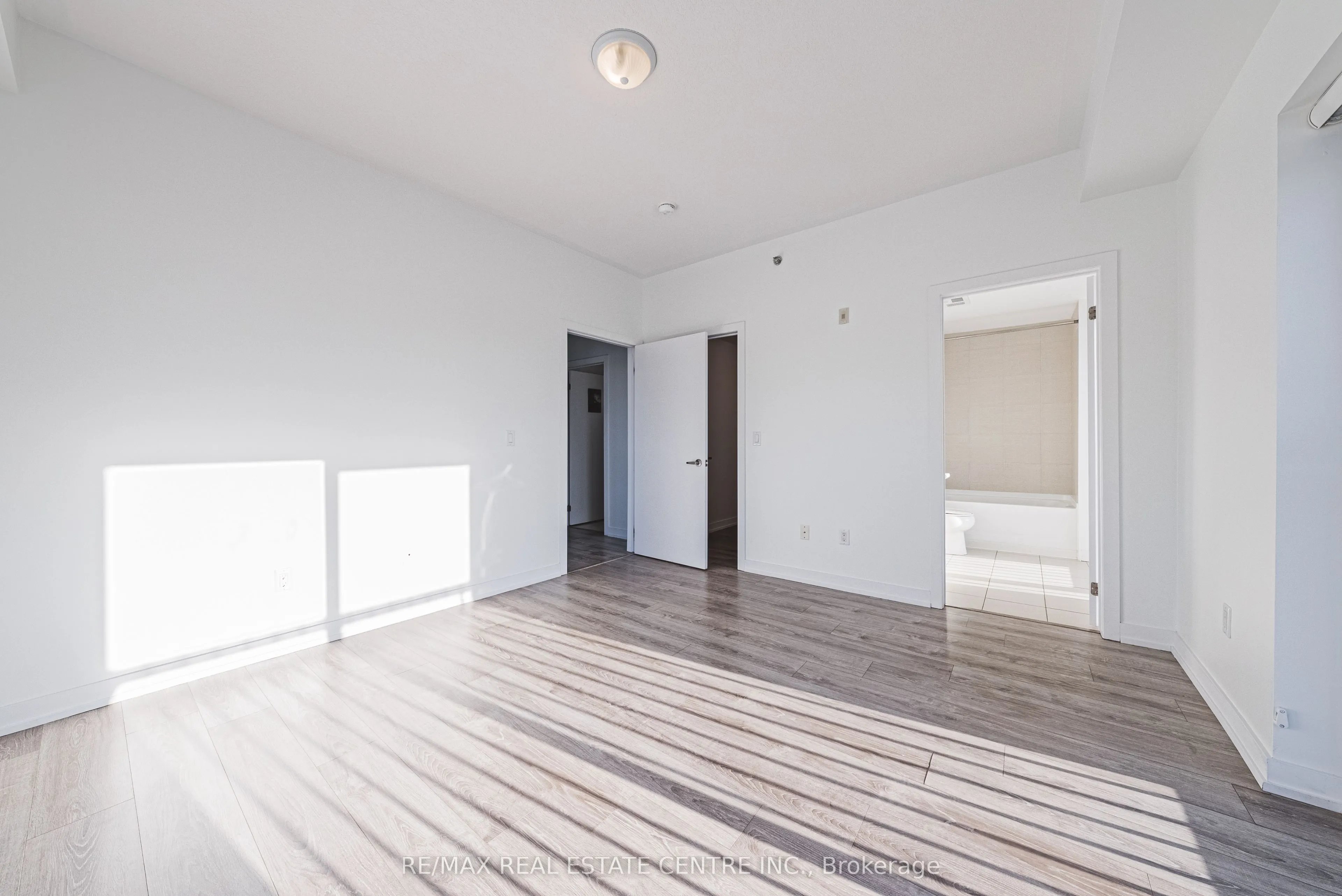 2486 Old Bronte Road #706