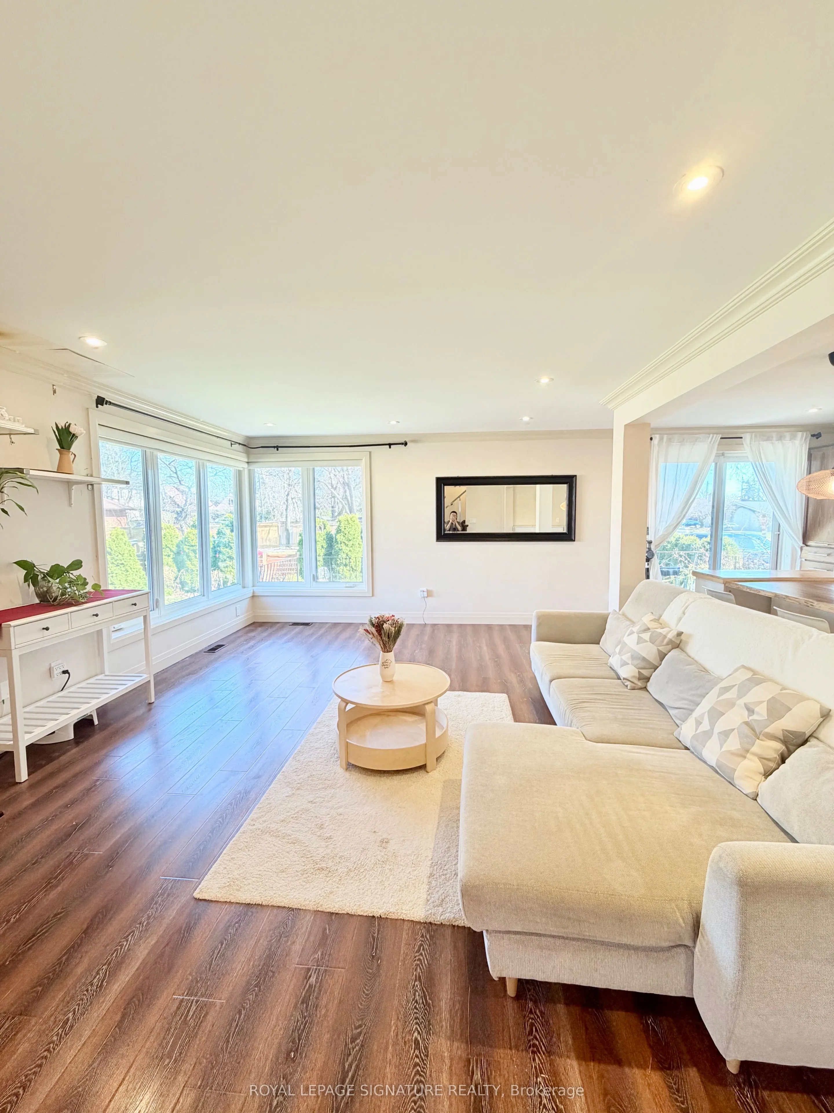 2263 Harcourt Crescent