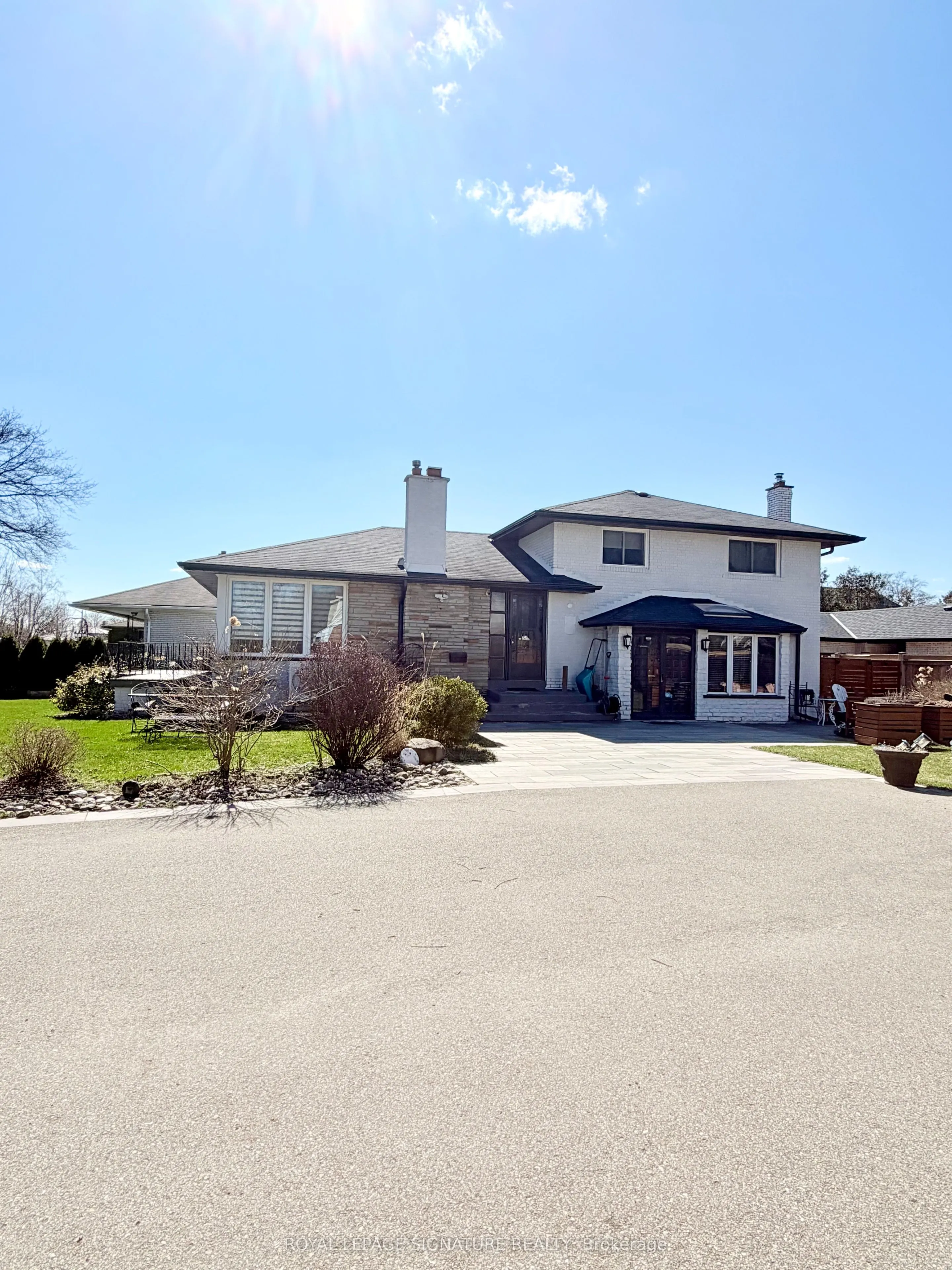 2263 Harcourt Crescent
