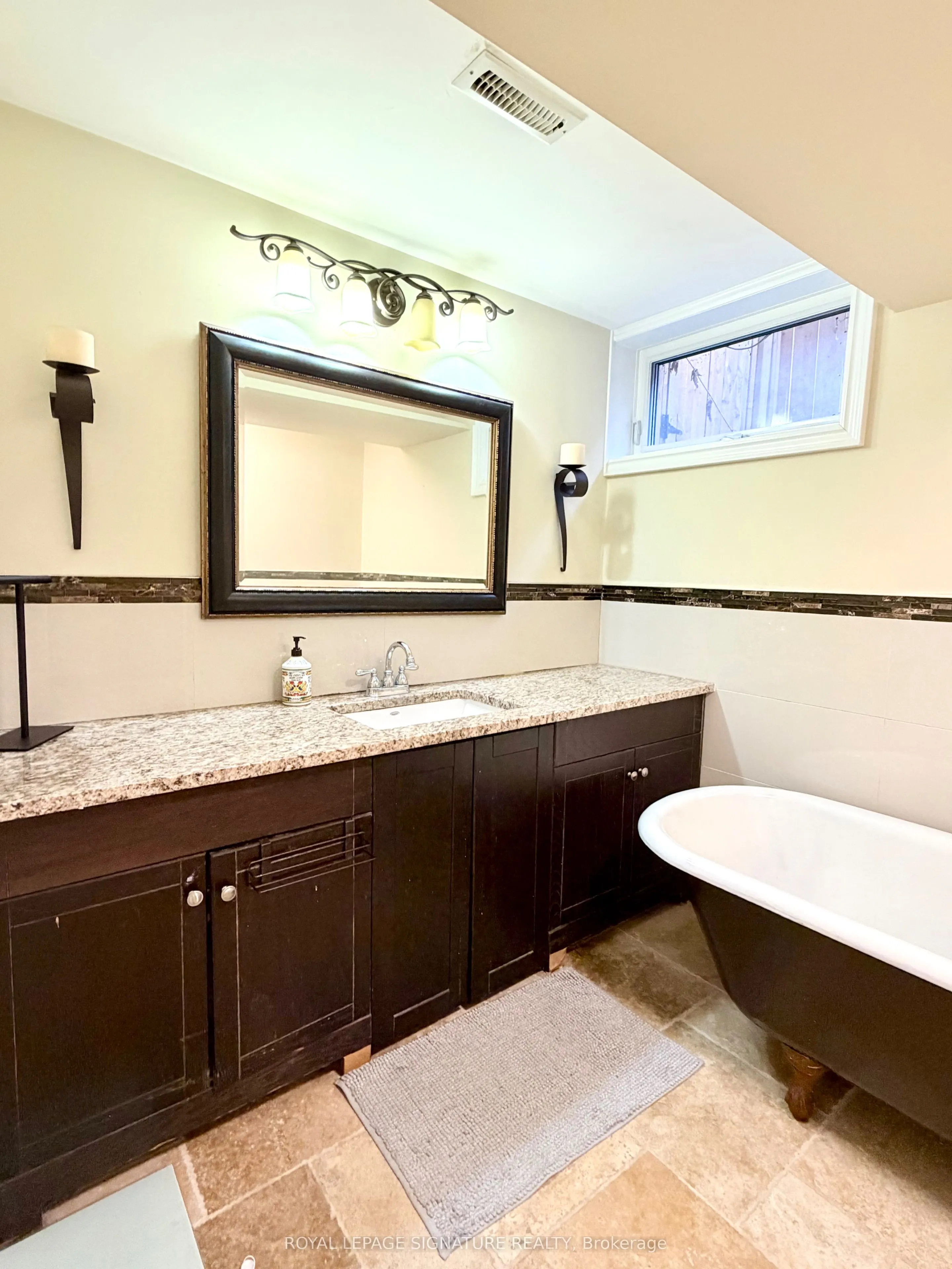 2263 Harcourt Crescent