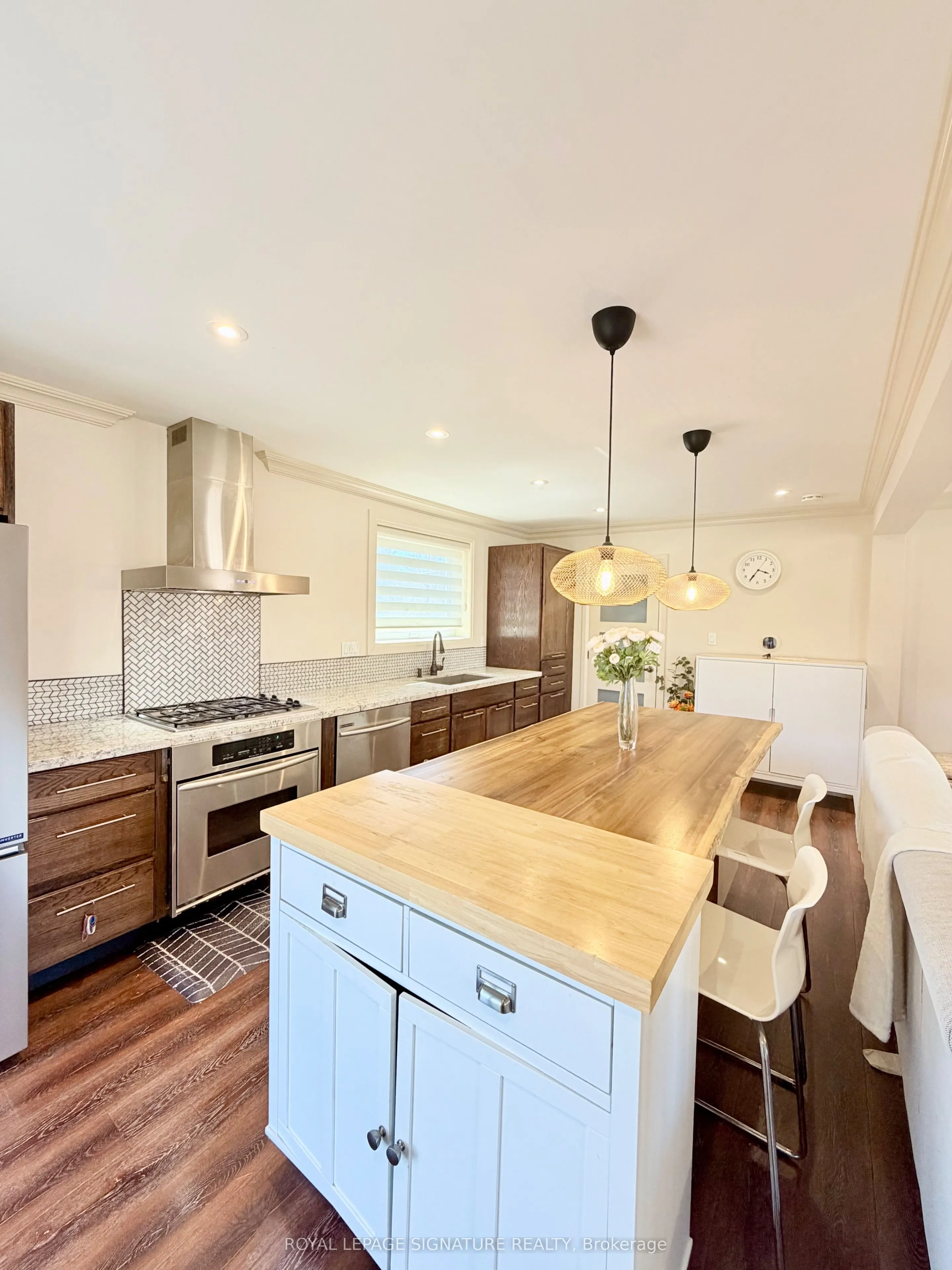 2263 Harcourt Crescent