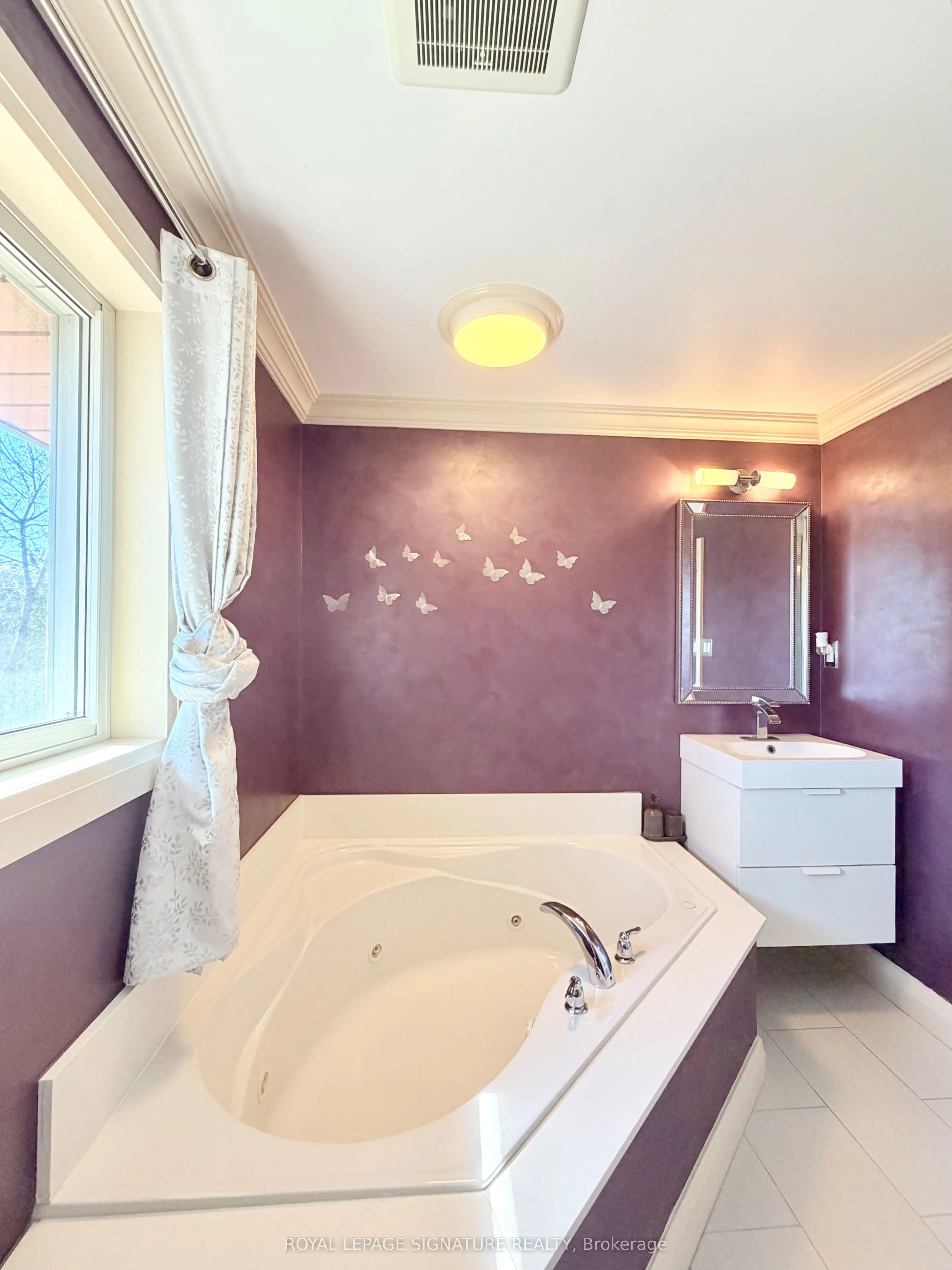 2263 Harcourt Crescent