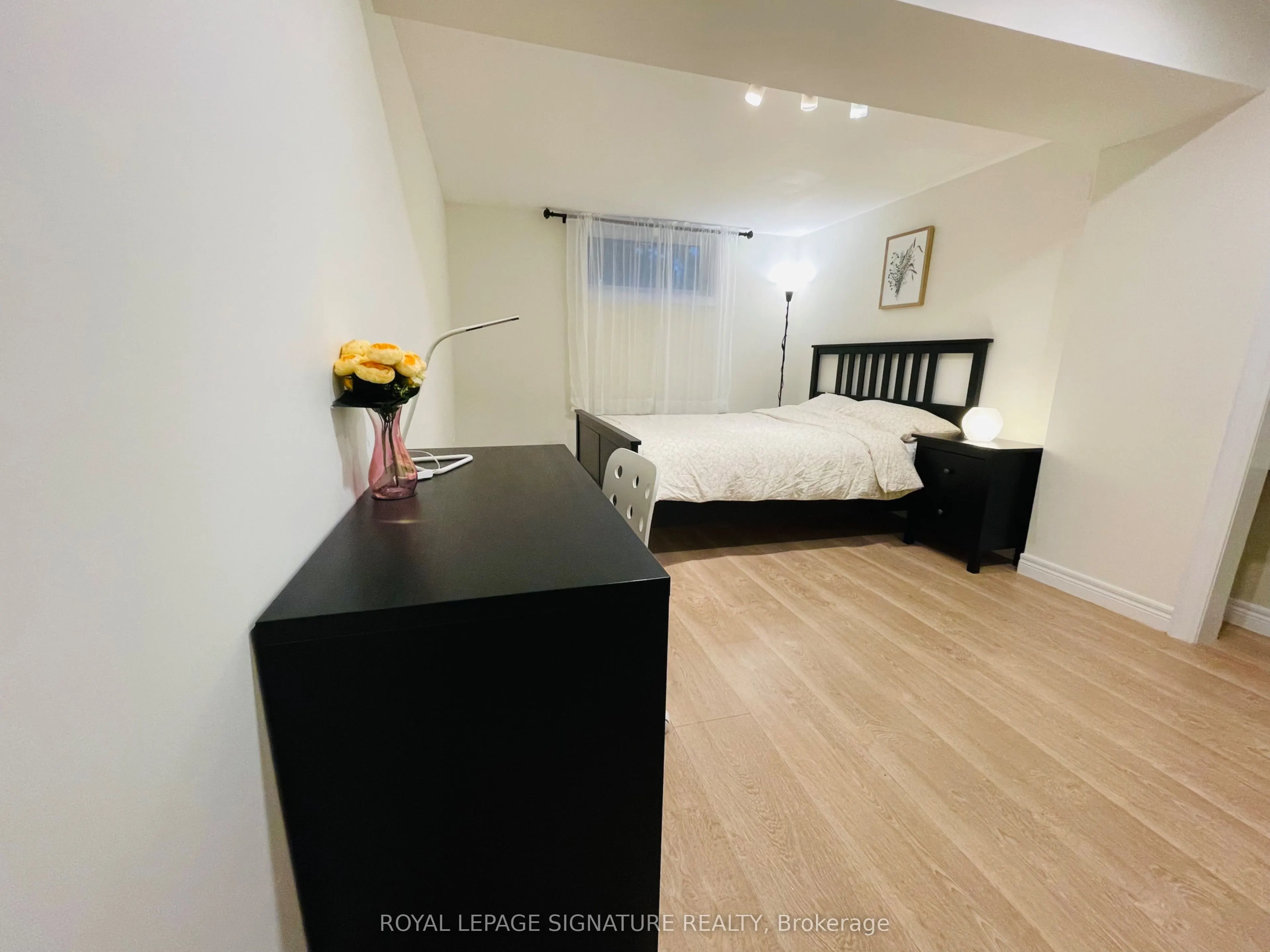 2263 Harcourt Crescent