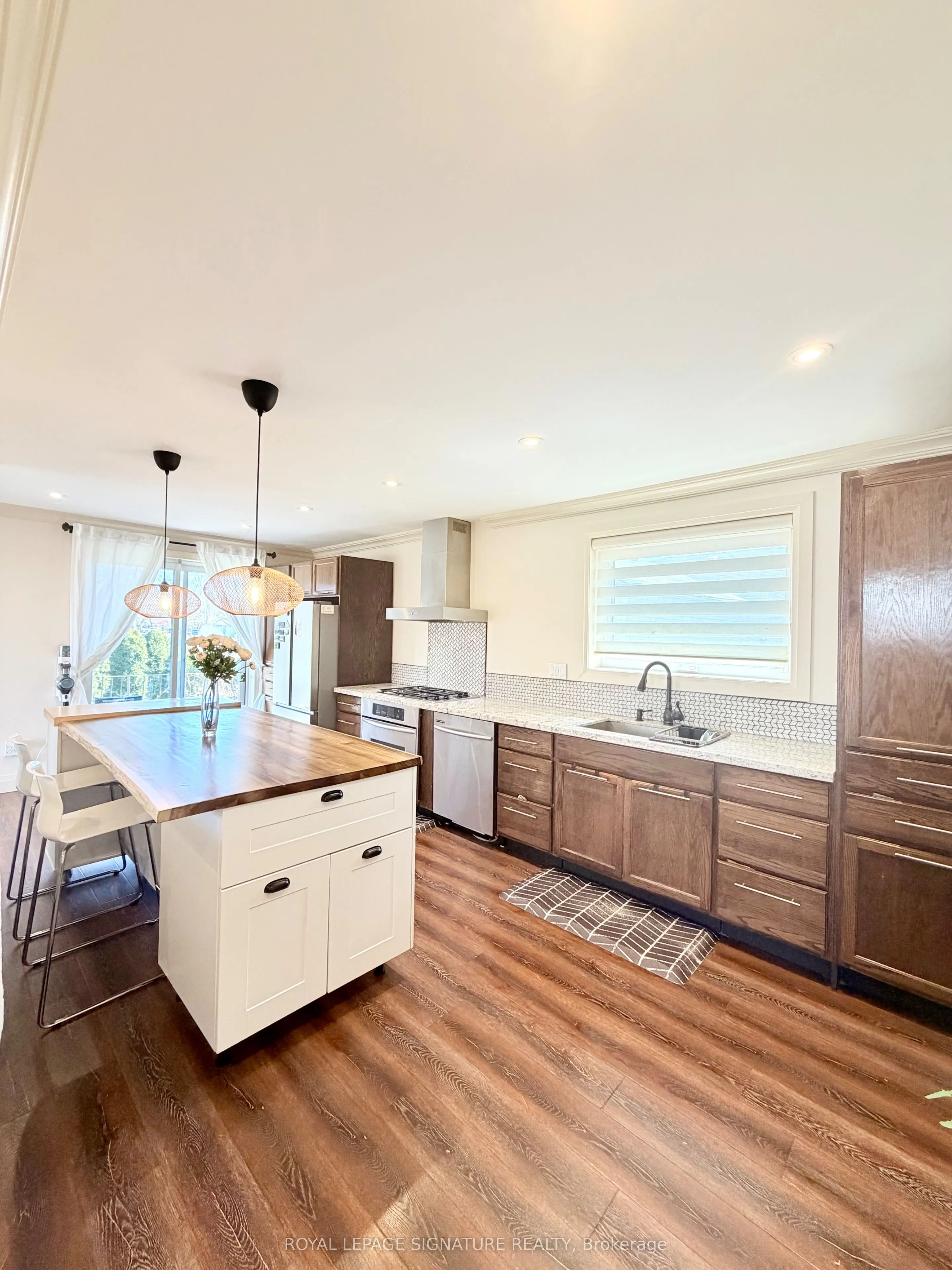2263 Harcourt Crescent