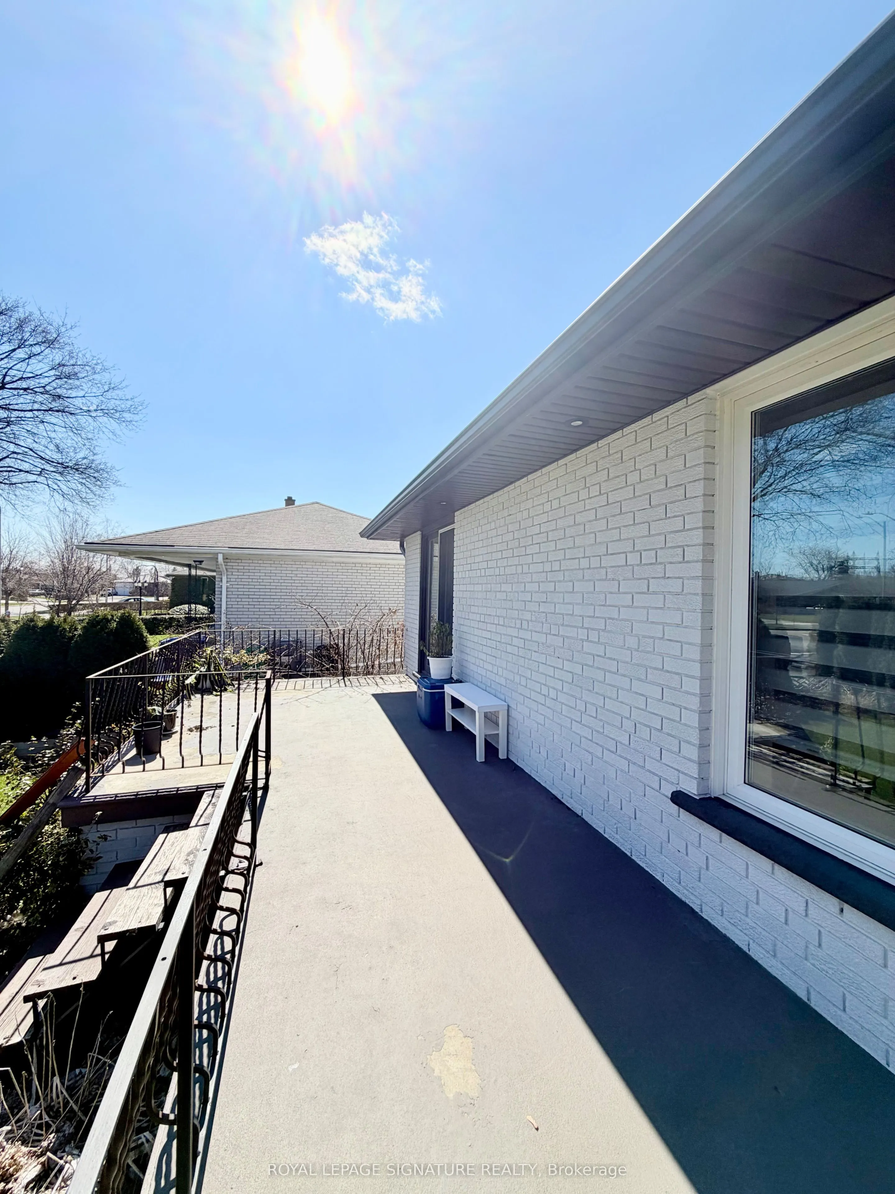 2263 Harcourt Crescent