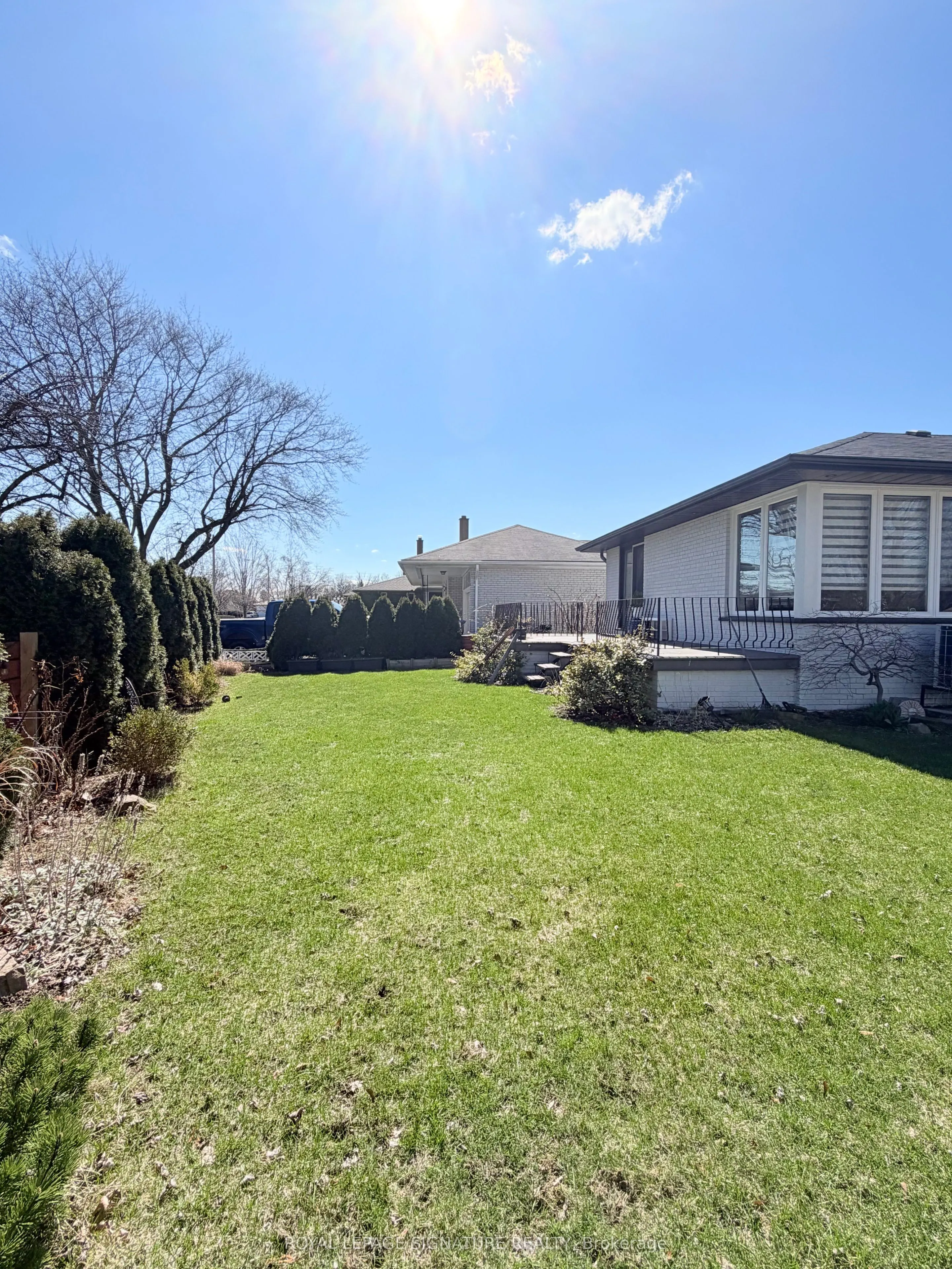 2263 Harcourt Crescent