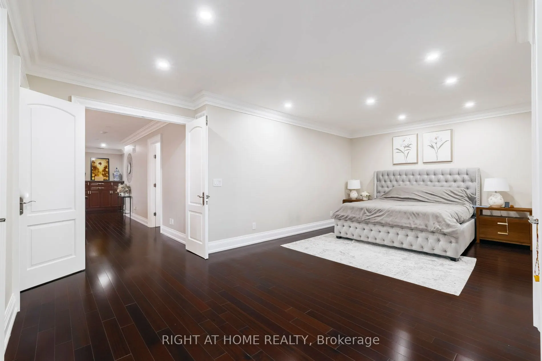 99 Fairview Road W