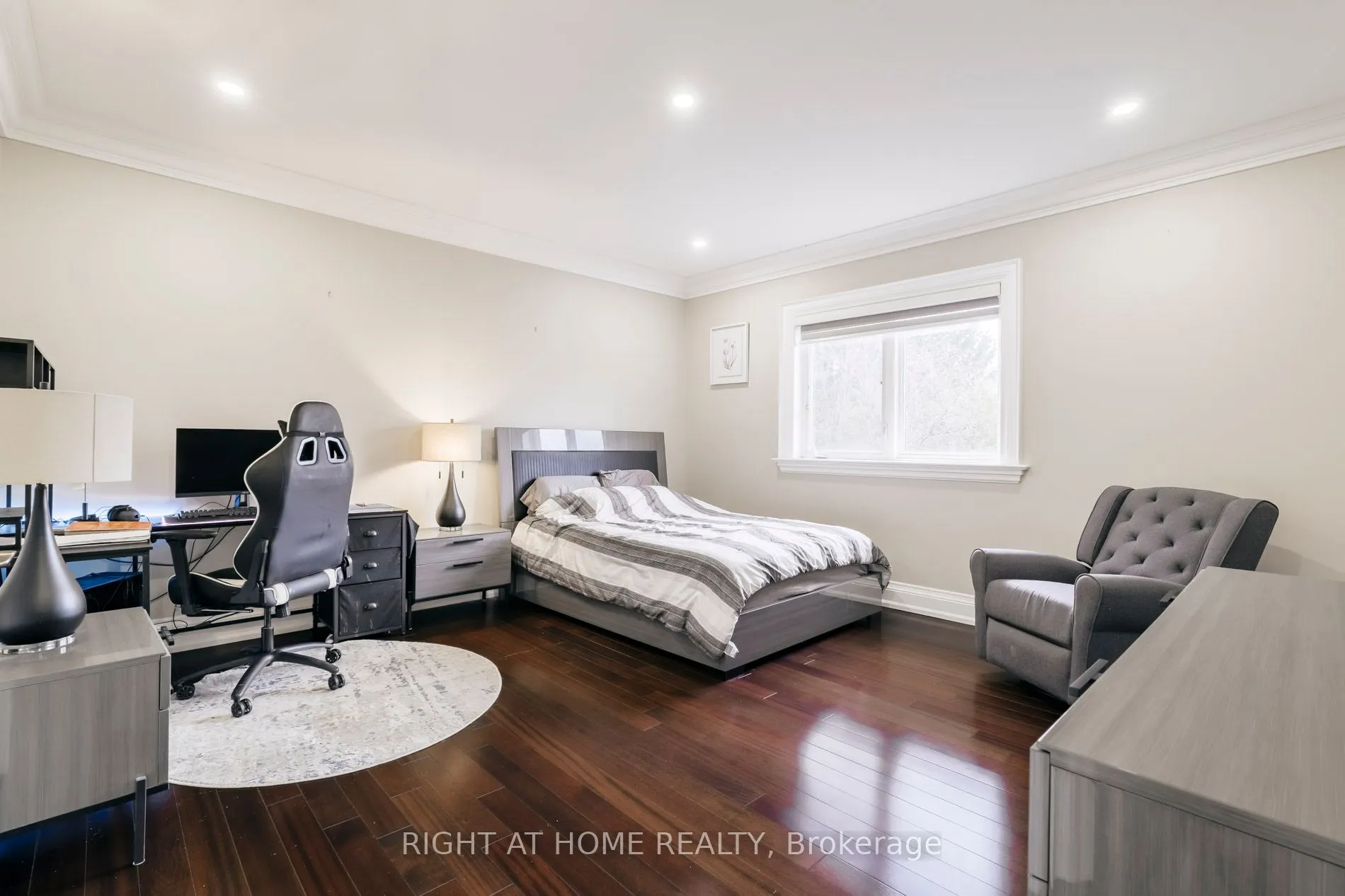 99 Fairview Road W
