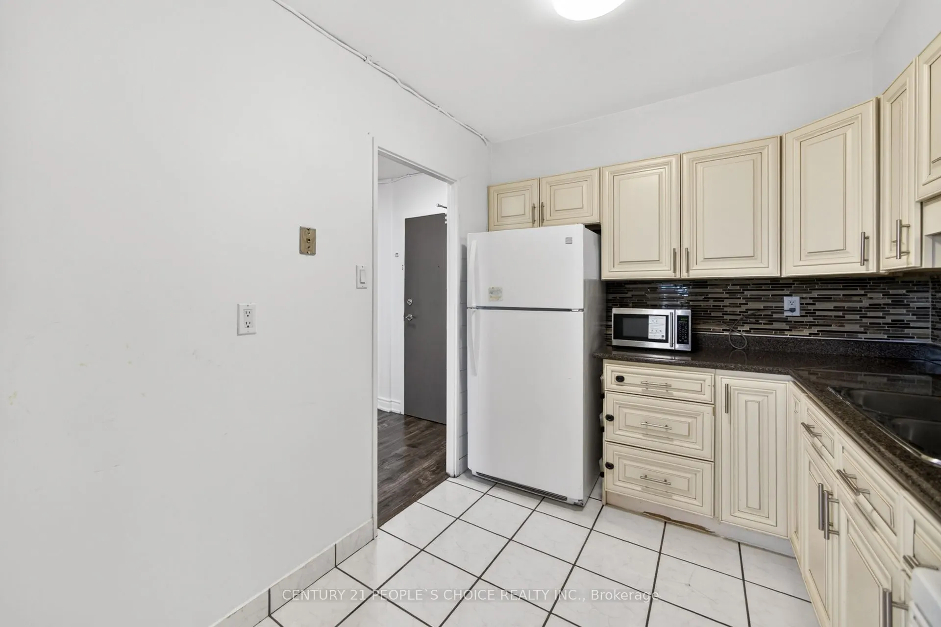 3390 Weston Road #902