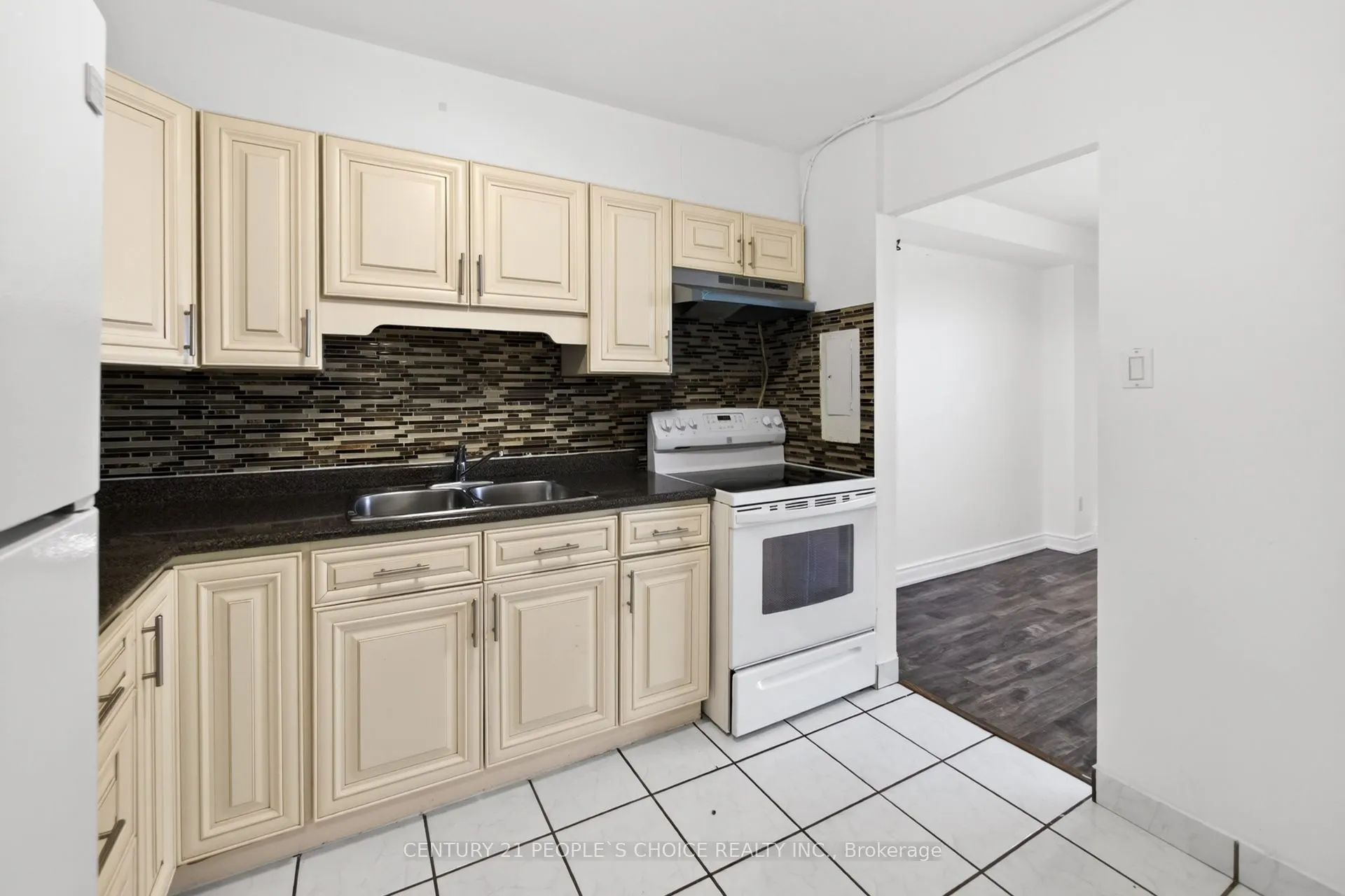 3390 Weston Road #902