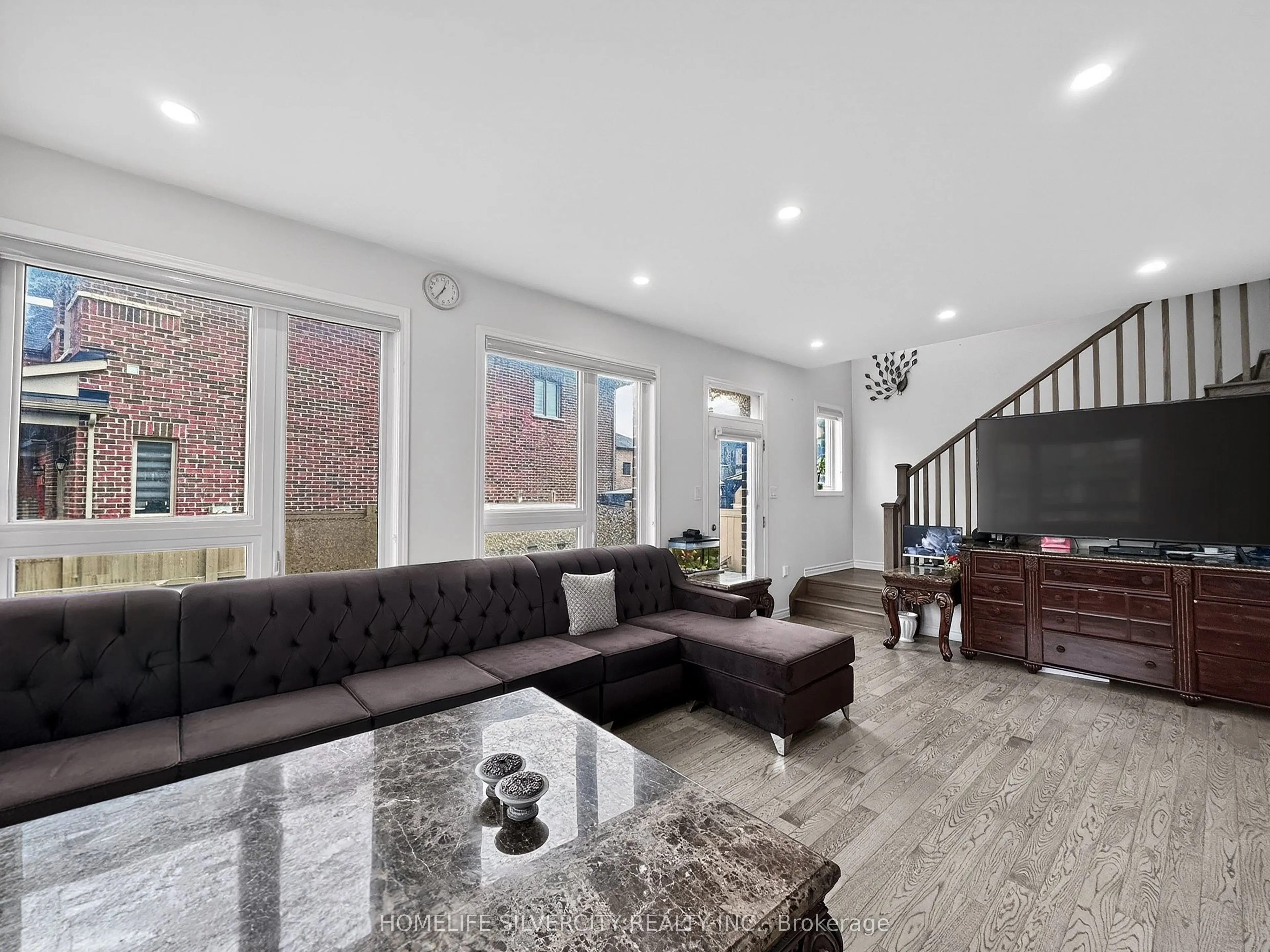 1 Boothill Drive