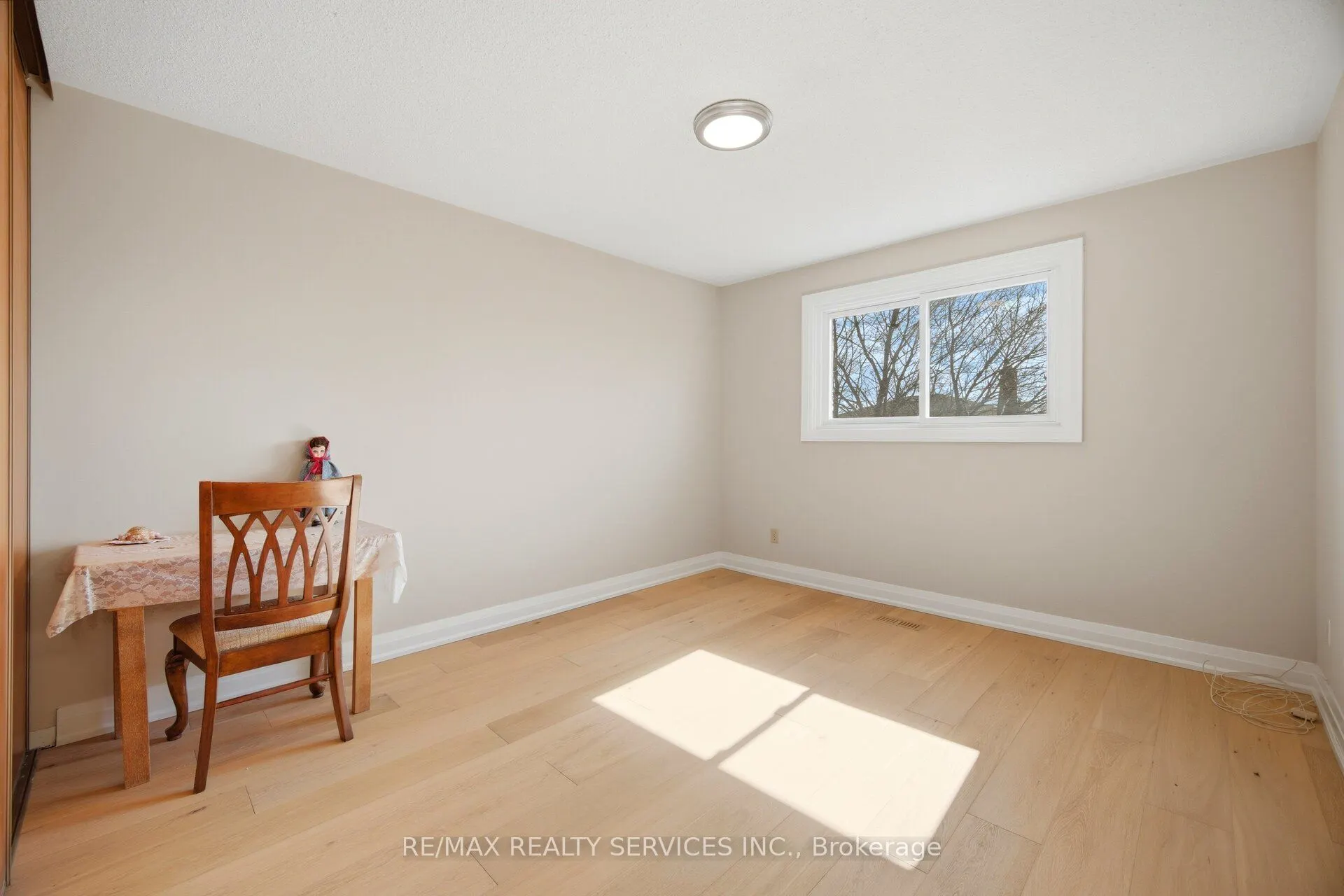 23 Newbury Crescent