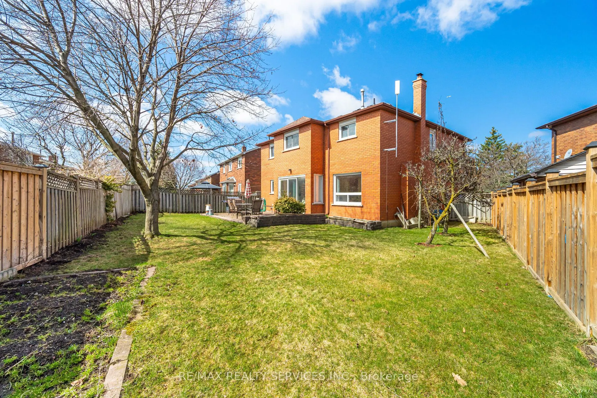 23 Newbury Crescent