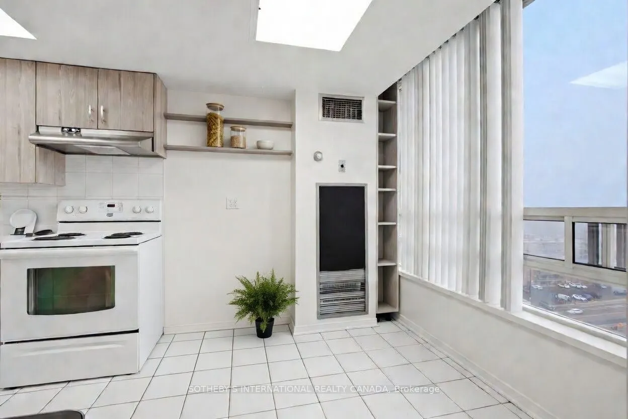 75 King Street E #1512