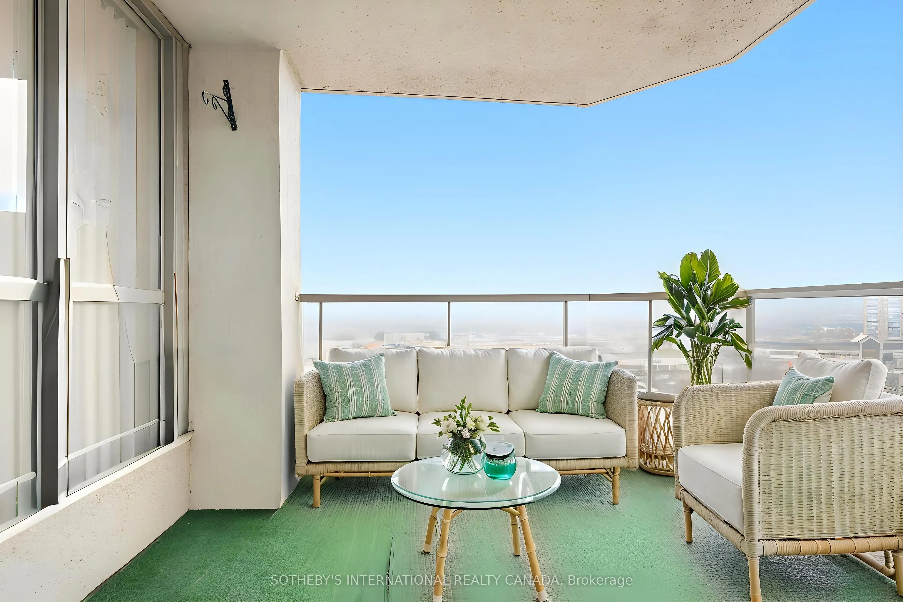 75 King Street E #1512