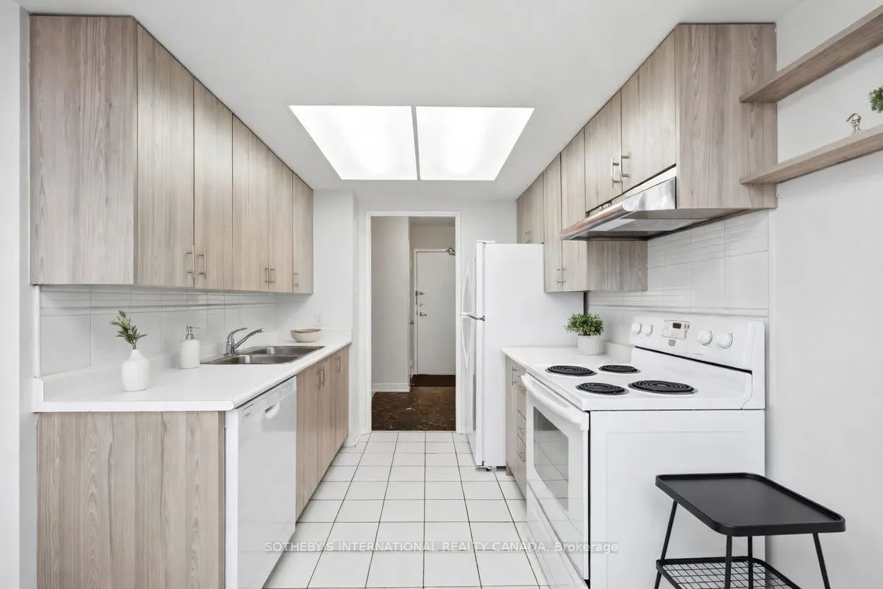 75 King Street E #1512