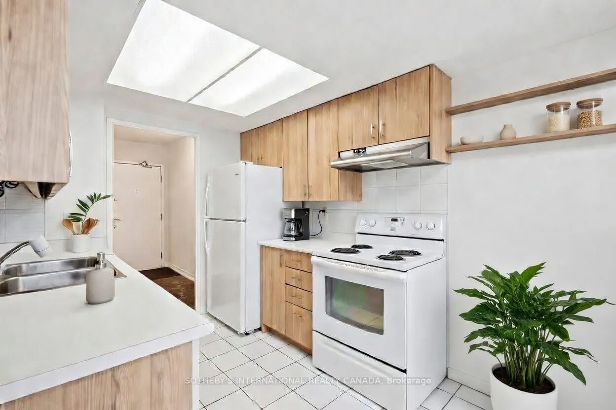 75 King Street E #1512