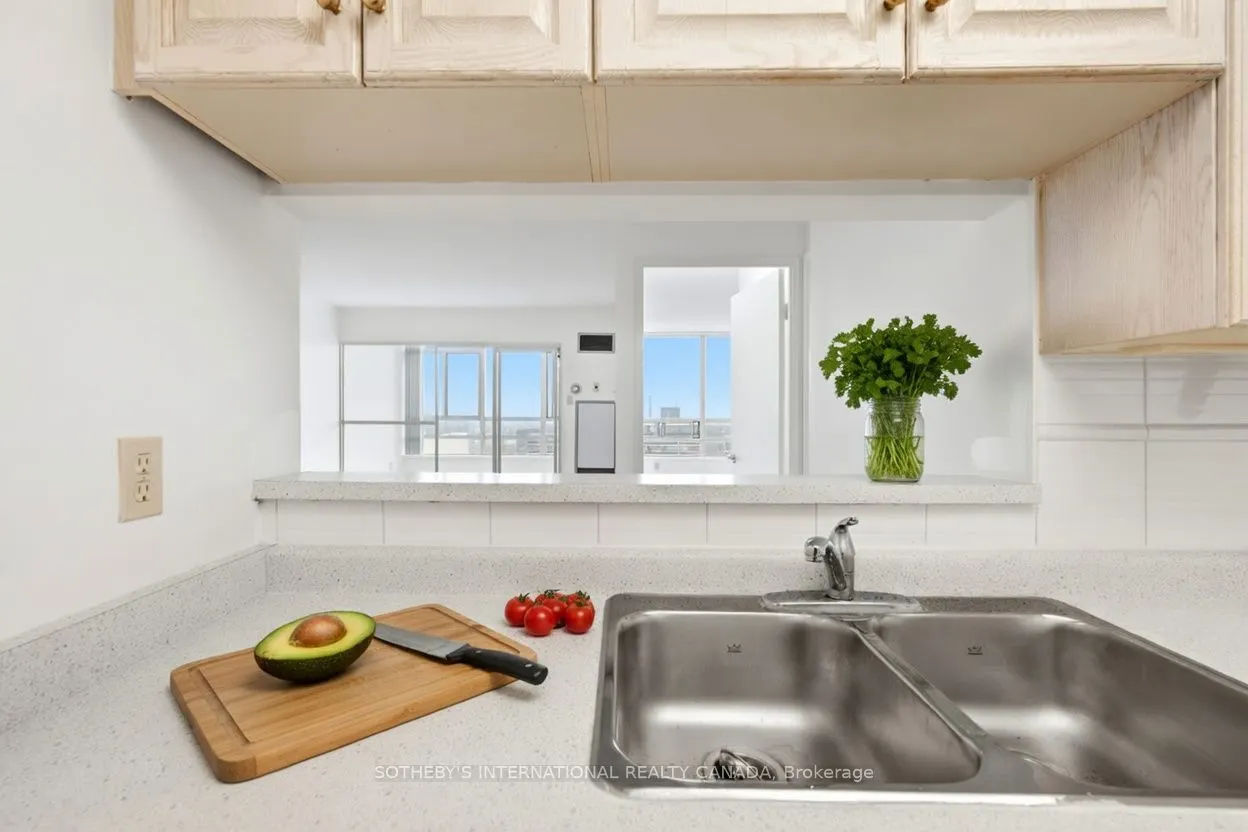 75 King Street E #1609