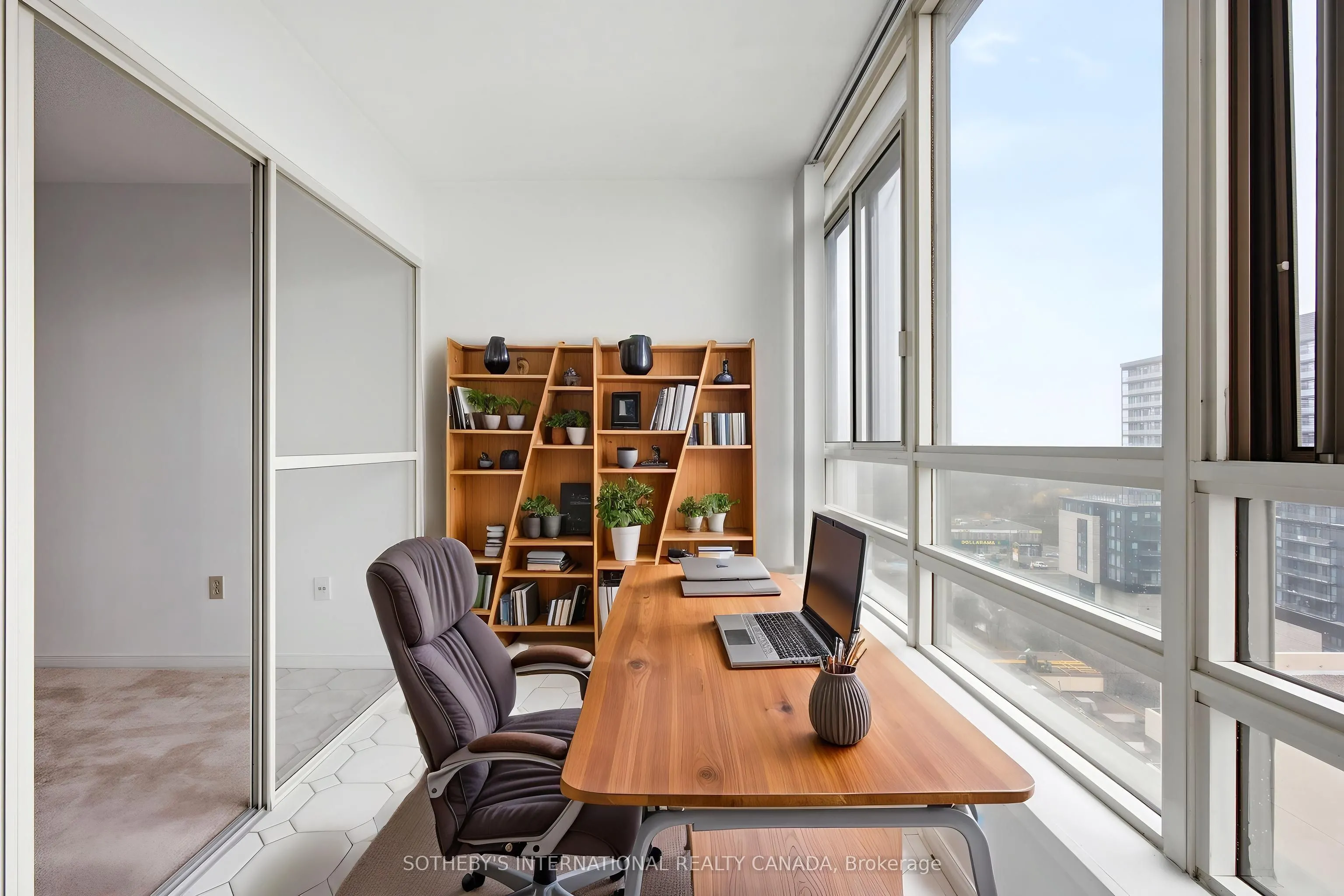75 King Street E #1609