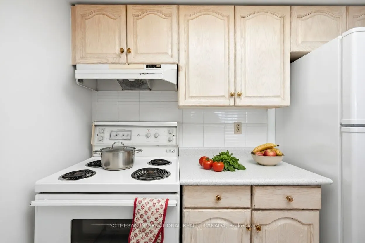 75 King Street E #1609