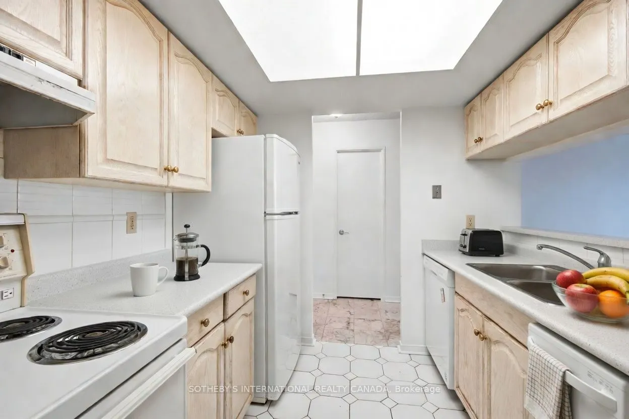 75 King Street E #1609