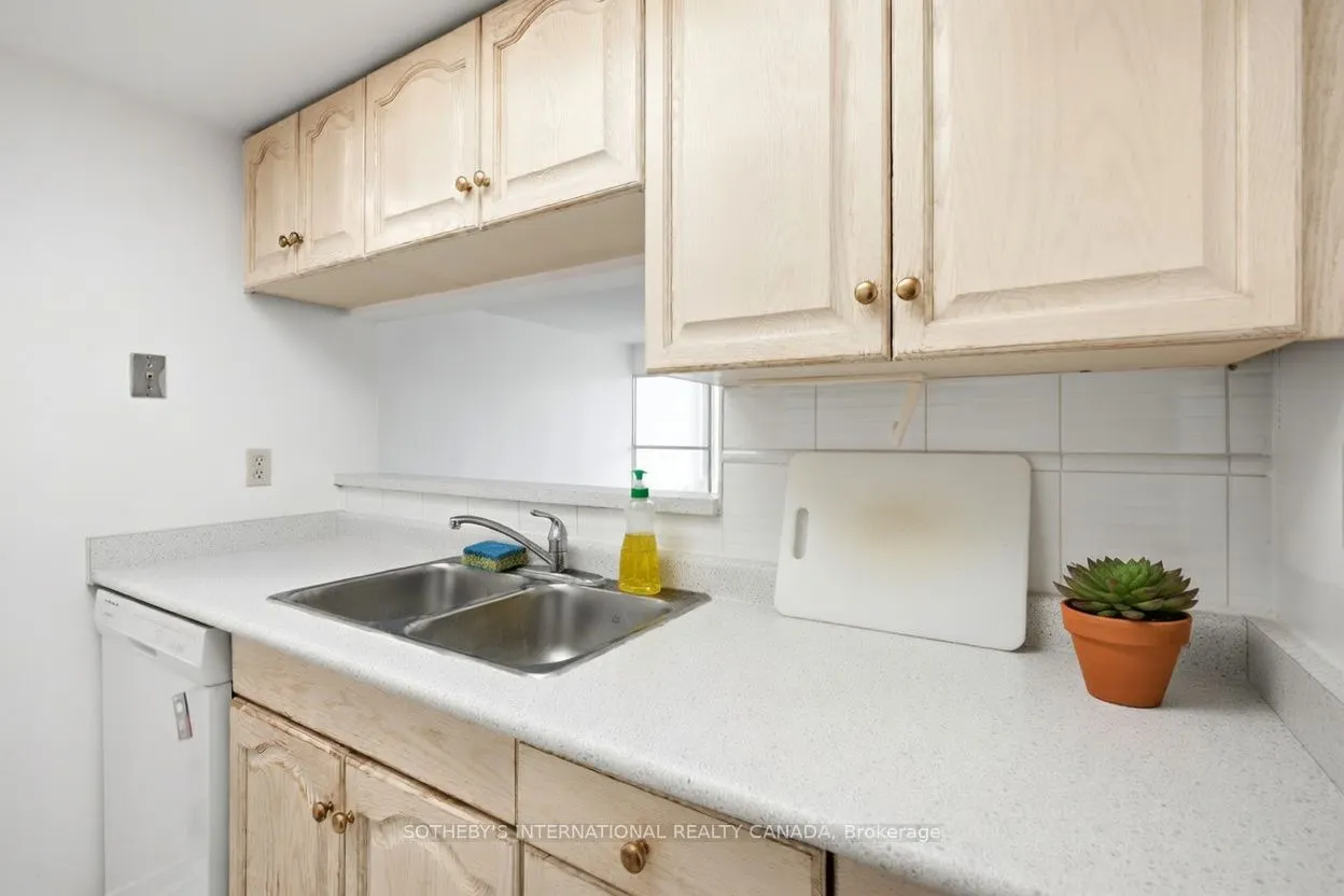 75 King Street E #1609
