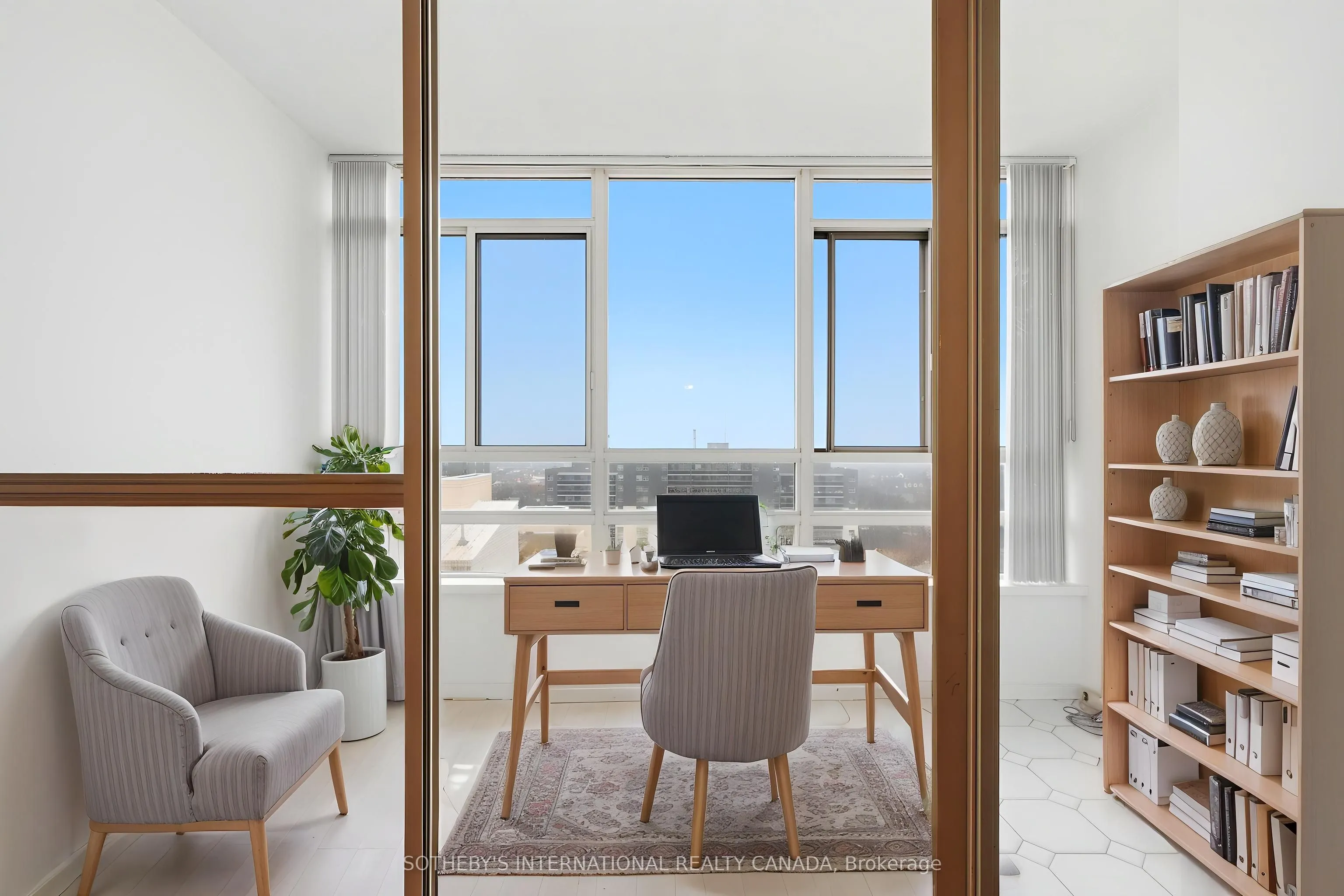 75 King Street E #1609
