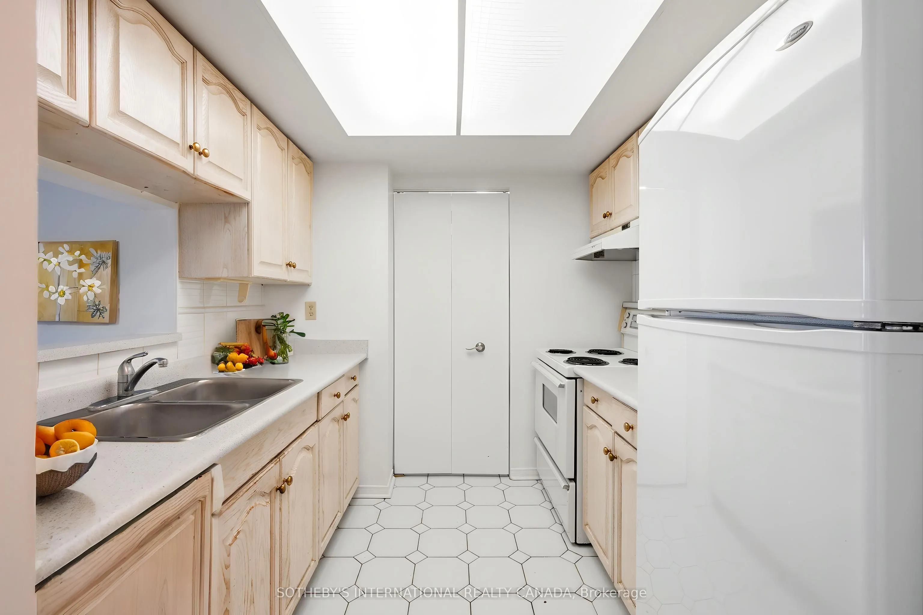 75 King Street E #1609