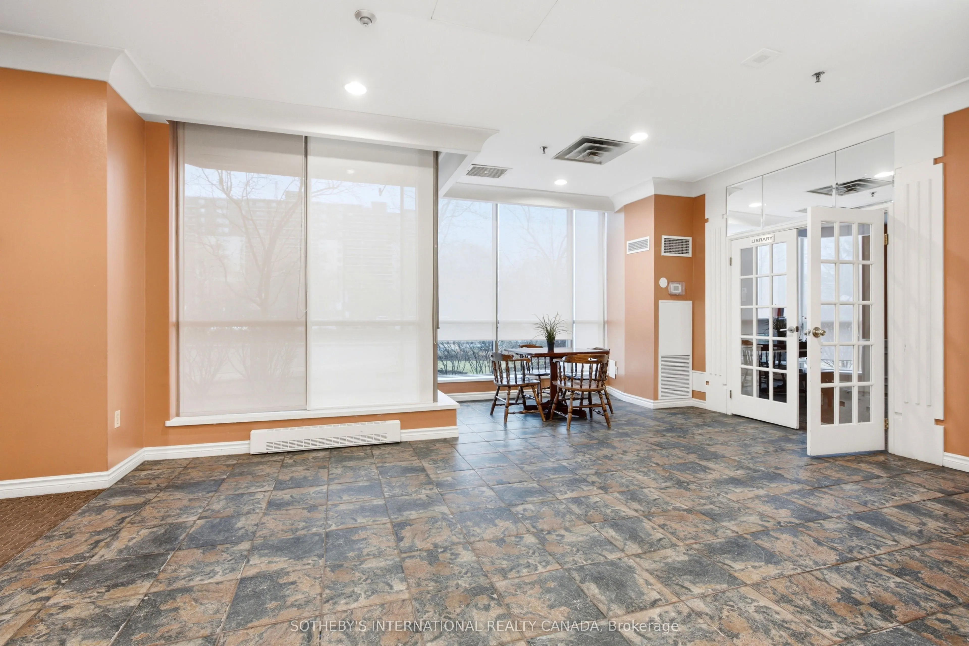 75 King Street E #1709
