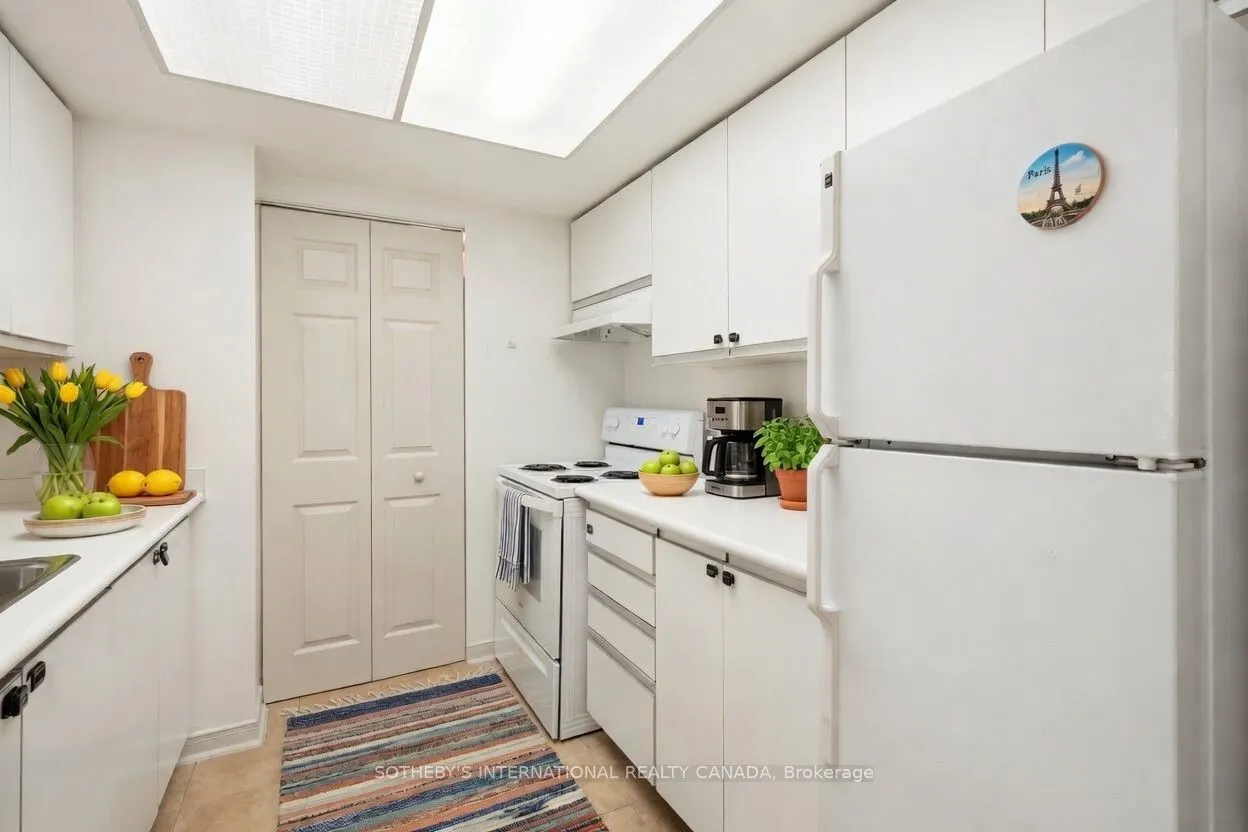 75 King Street E #1709