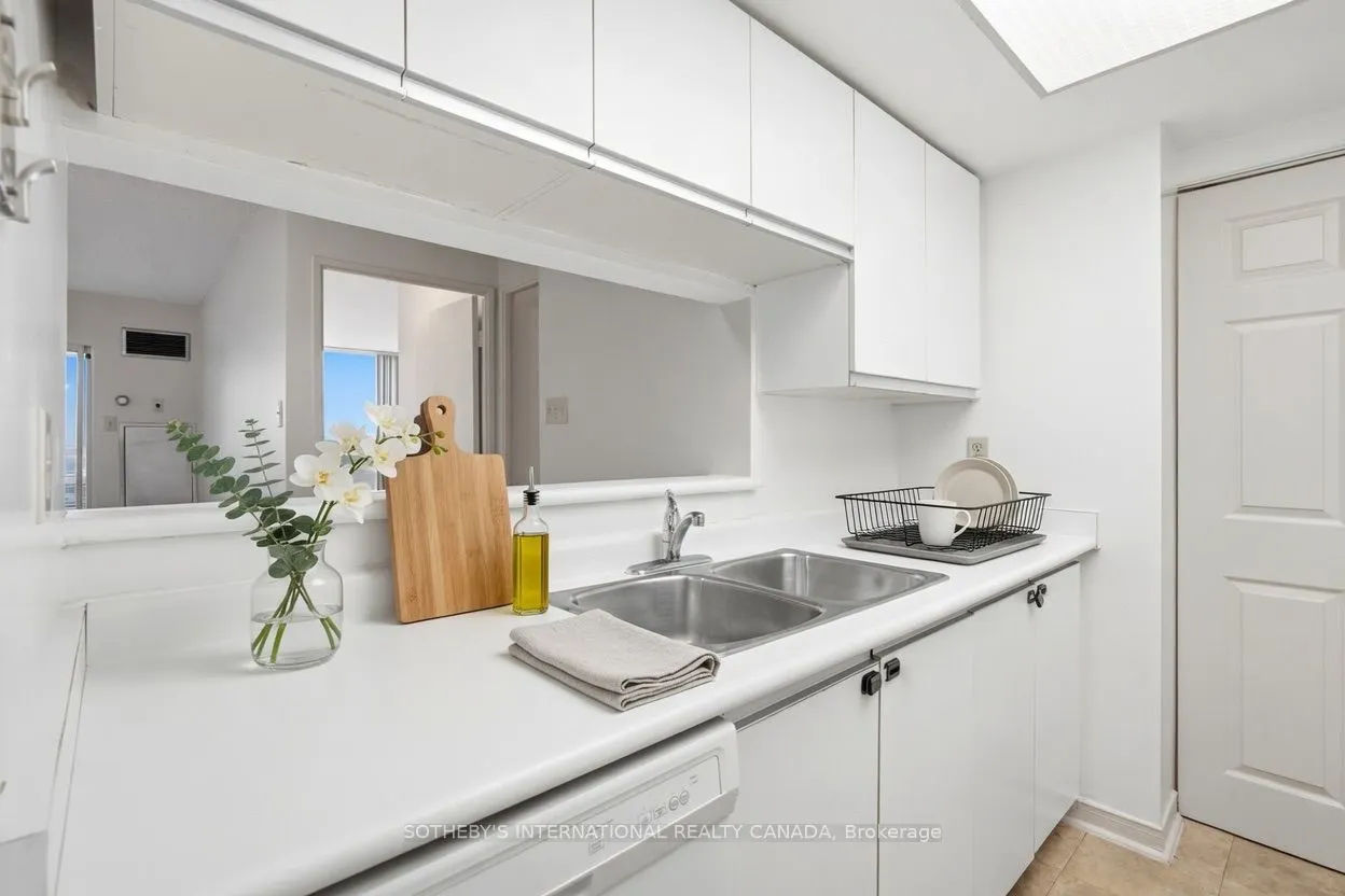 75 King Street E #1709